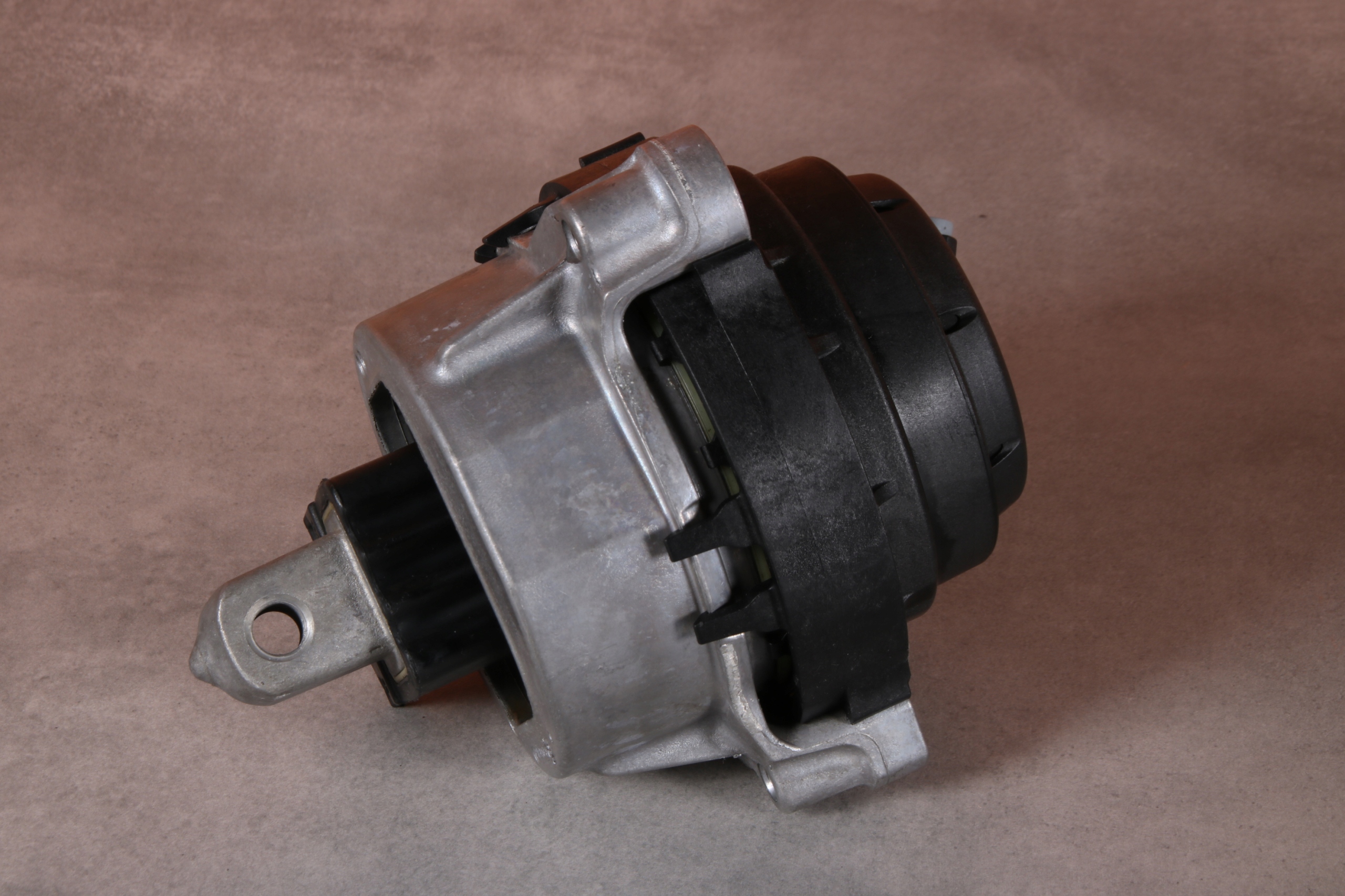 BMW G30 G31 B47 B47B B47D B47F XD5O engine mount right 8482772 24 km !!