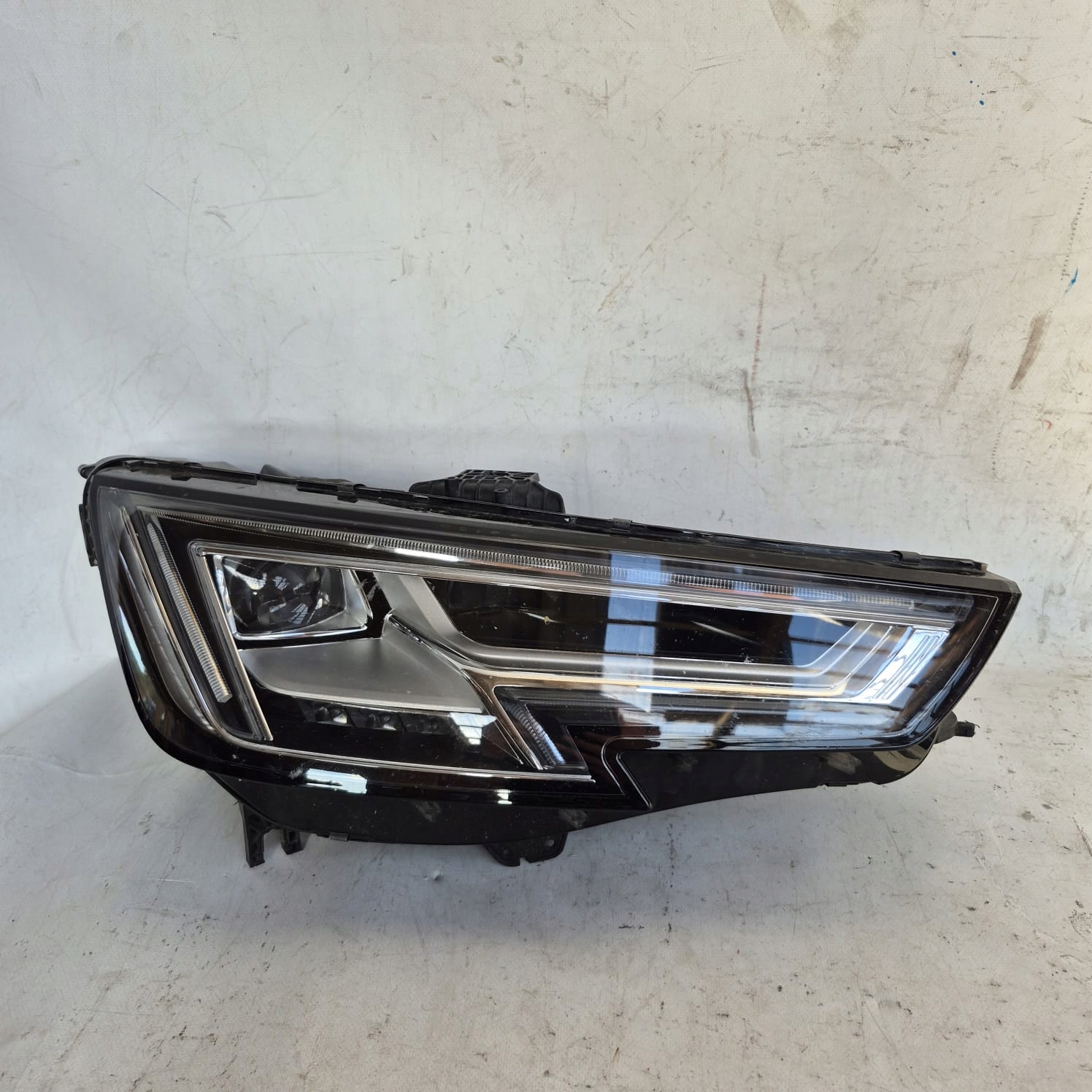 AUDI A4 B9 8W0 15-19 light right front front FULL LED 8W0941034