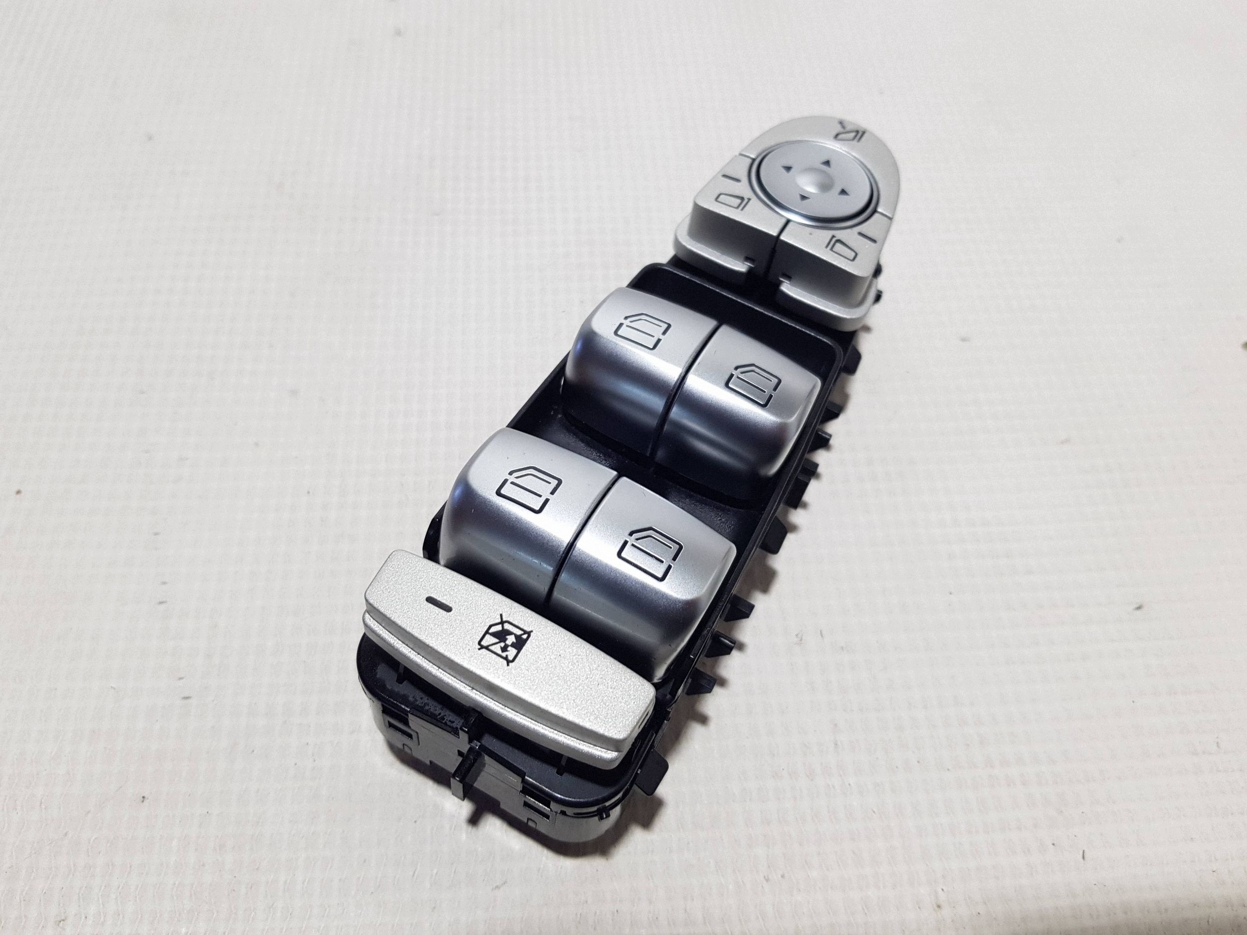 ovladac panel okna šoférov Mercedes E W213 2139054803