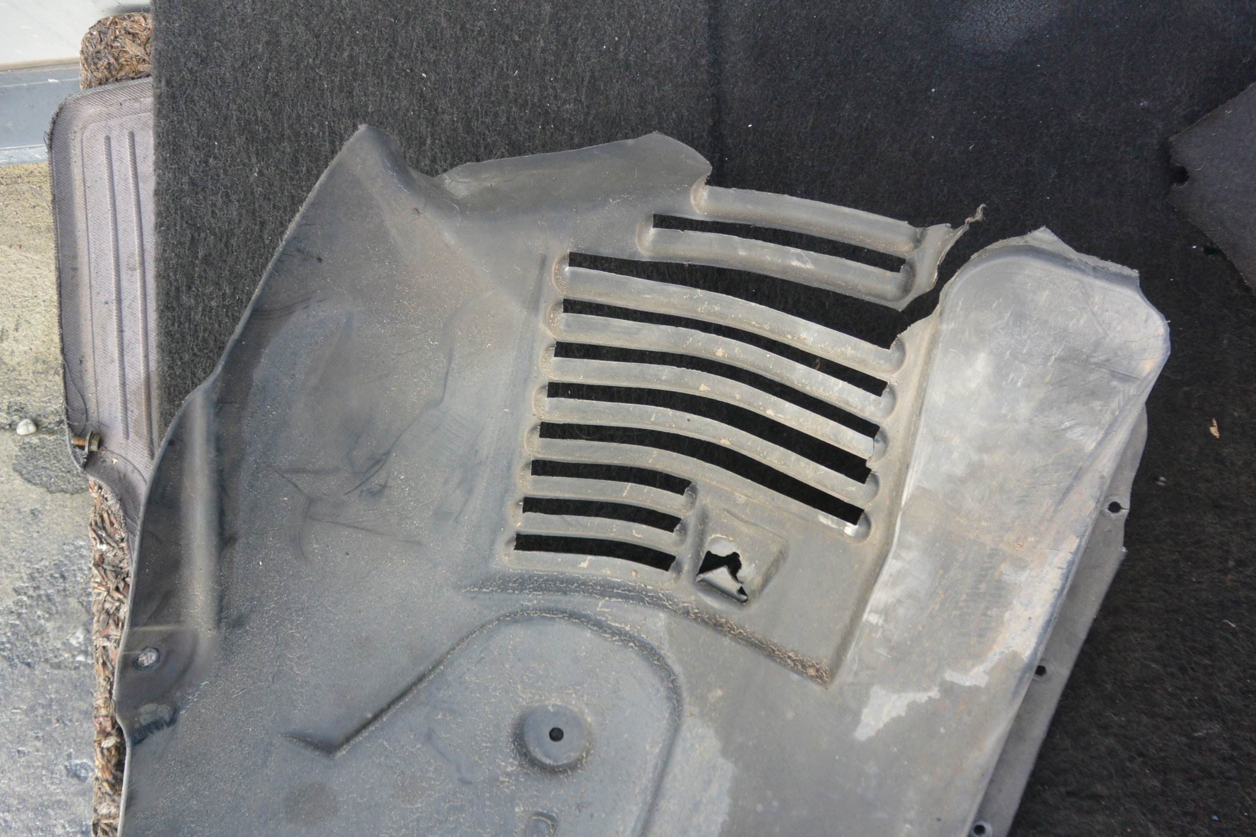 mudguard left front MASERATI GHIBLI III KOMPLET