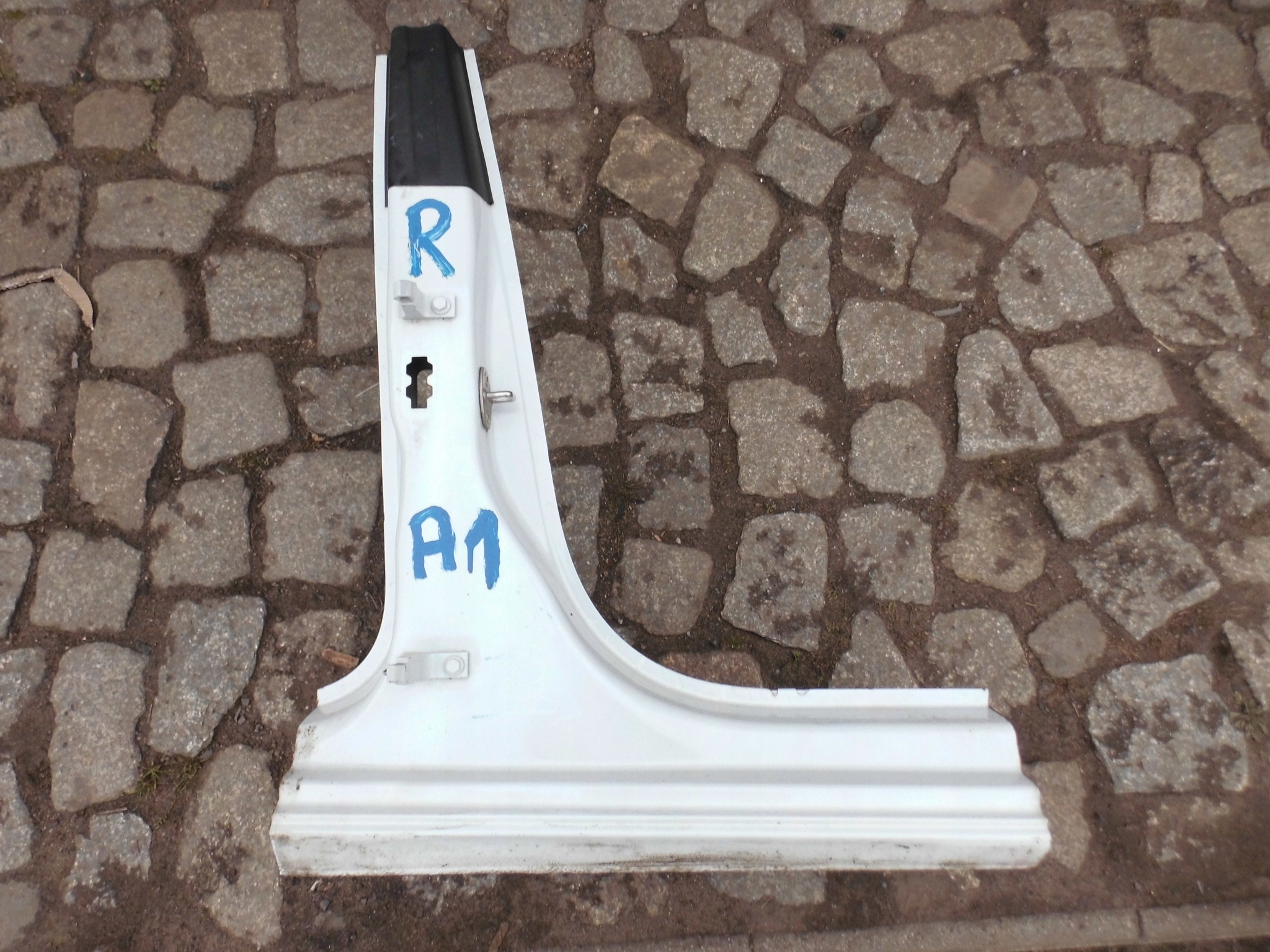 СТІЙКА ПОРІГ A1x SPORTBACK 5 ДВЕРІ БІЛИЙ ПРАВИЙ