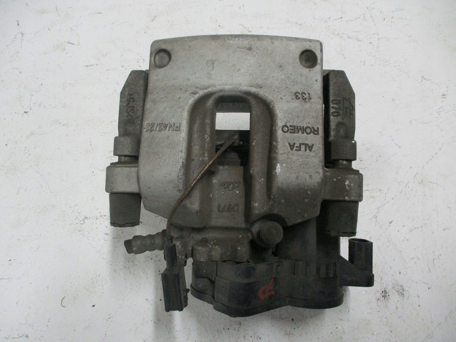 caliper calipers ALFA ROMEO STELVIO 2,0i 17R rear part rear.