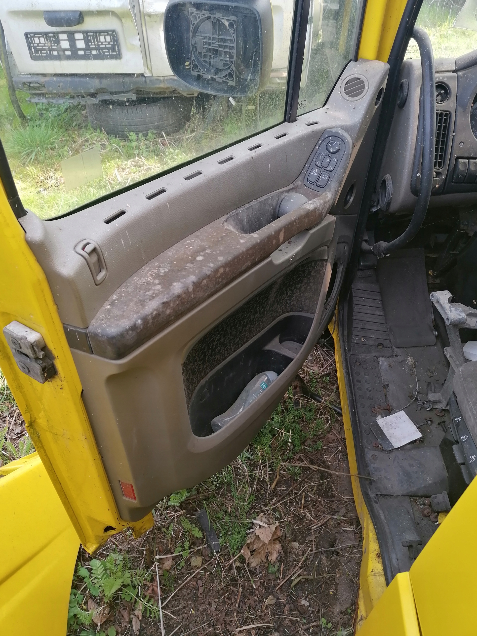 DAF XF 105 06- DRZWI LEWE KOMPLENE Producent części DAF OE