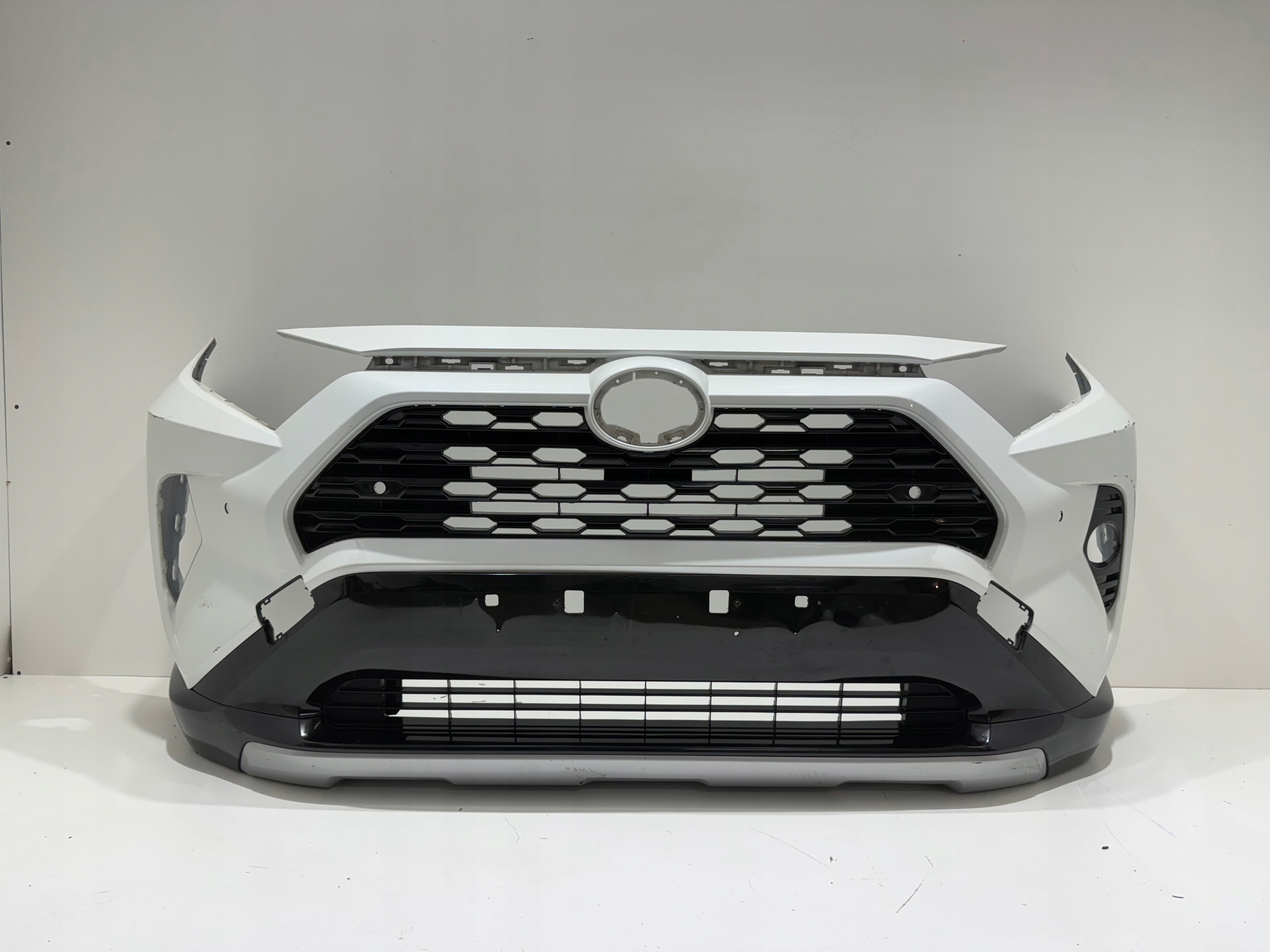 TOYOTA RAV4 V ZDERZAK PRZEDNI KRATKA PRZÓD ATRAPA