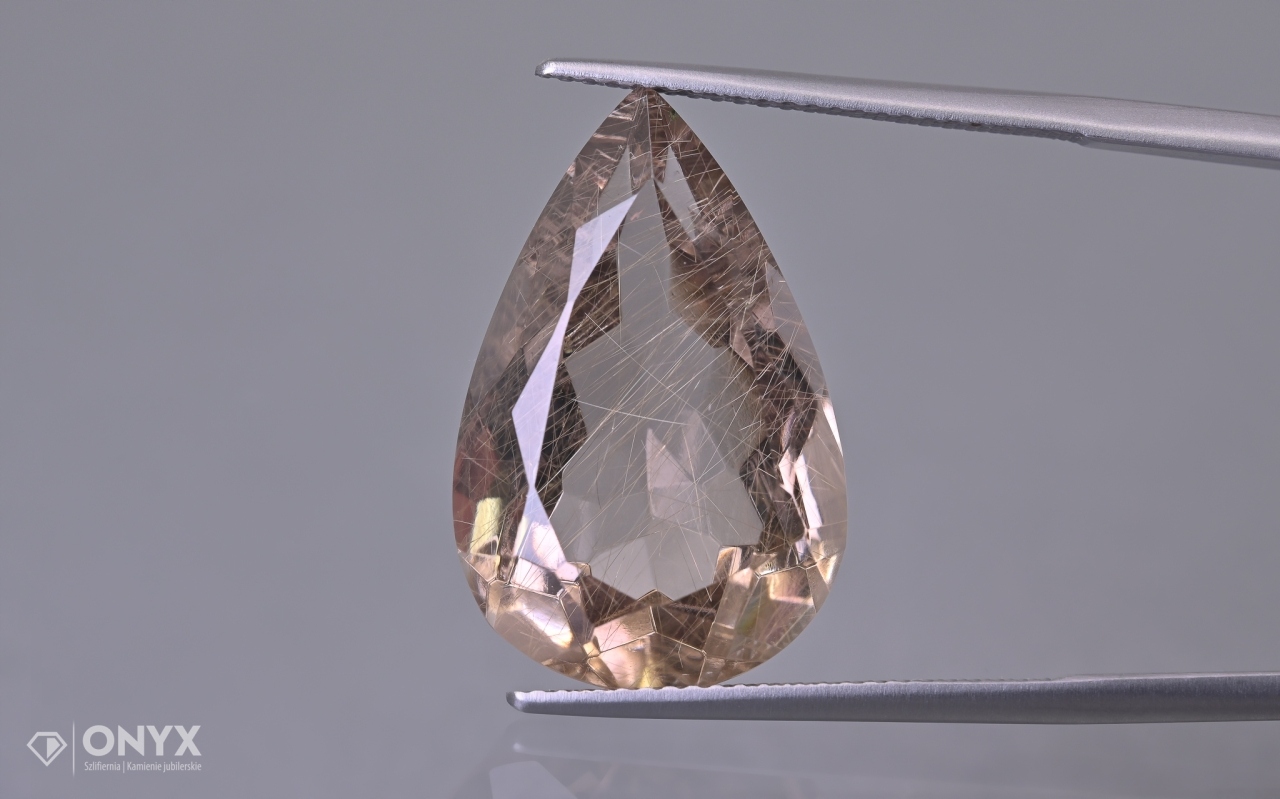 Křemen s rutilem fazetovaná slza 22x14,5 mm
