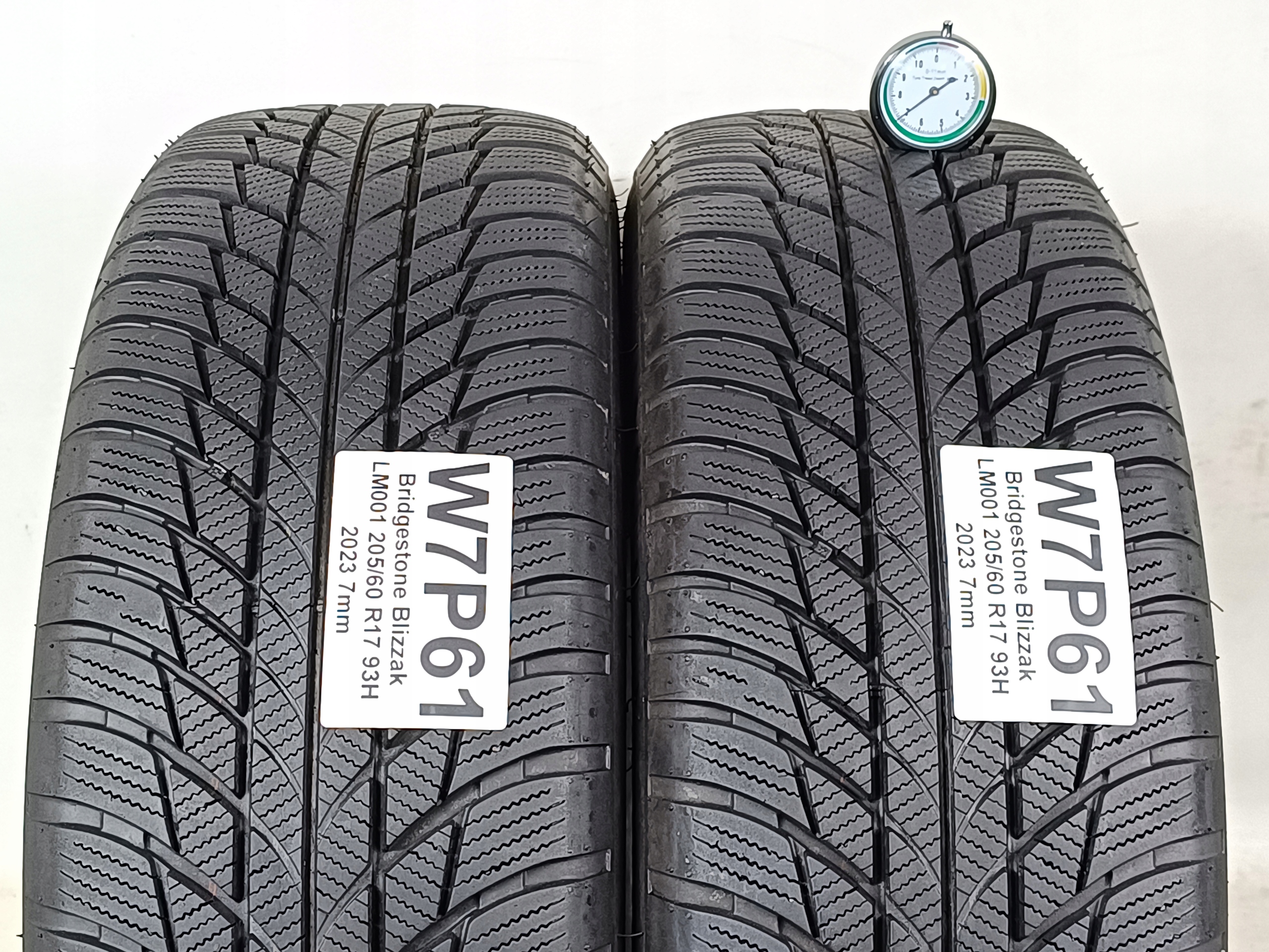 2x Bridgestone Blizzak LM001 205/60 R17 2023 Jak Nowe!