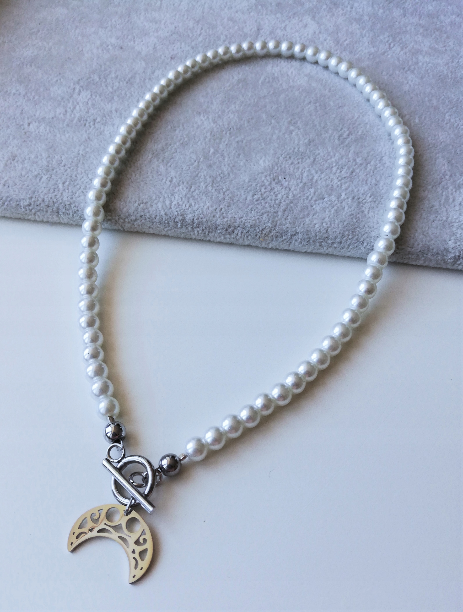 náhrdelník perly 50cm prolamovaný Roh Hojnost ocel