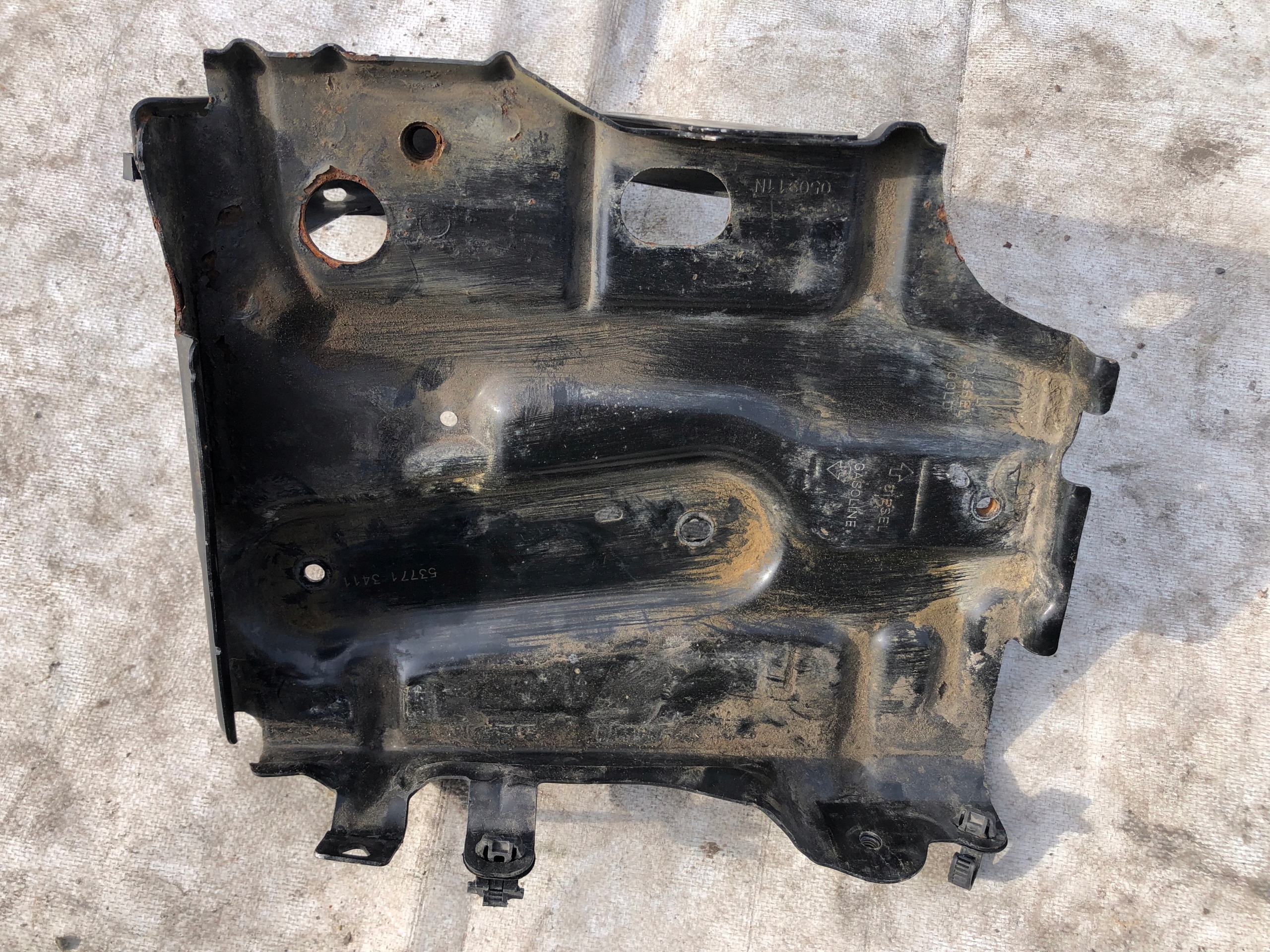 držák akumulátoru TOYOTA AYGO a