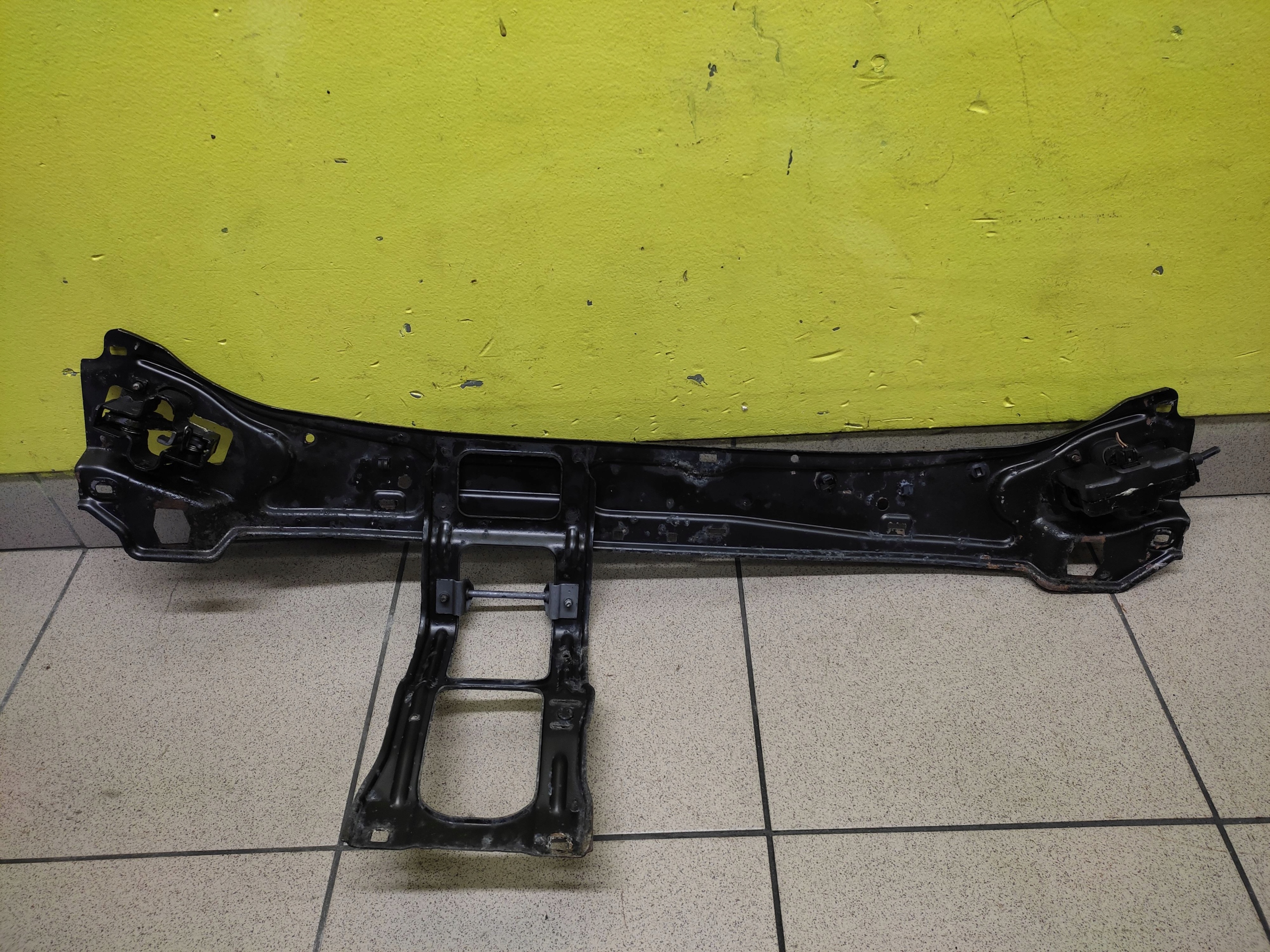 MERCEDES W203 2.2 CDI support panel for radiators