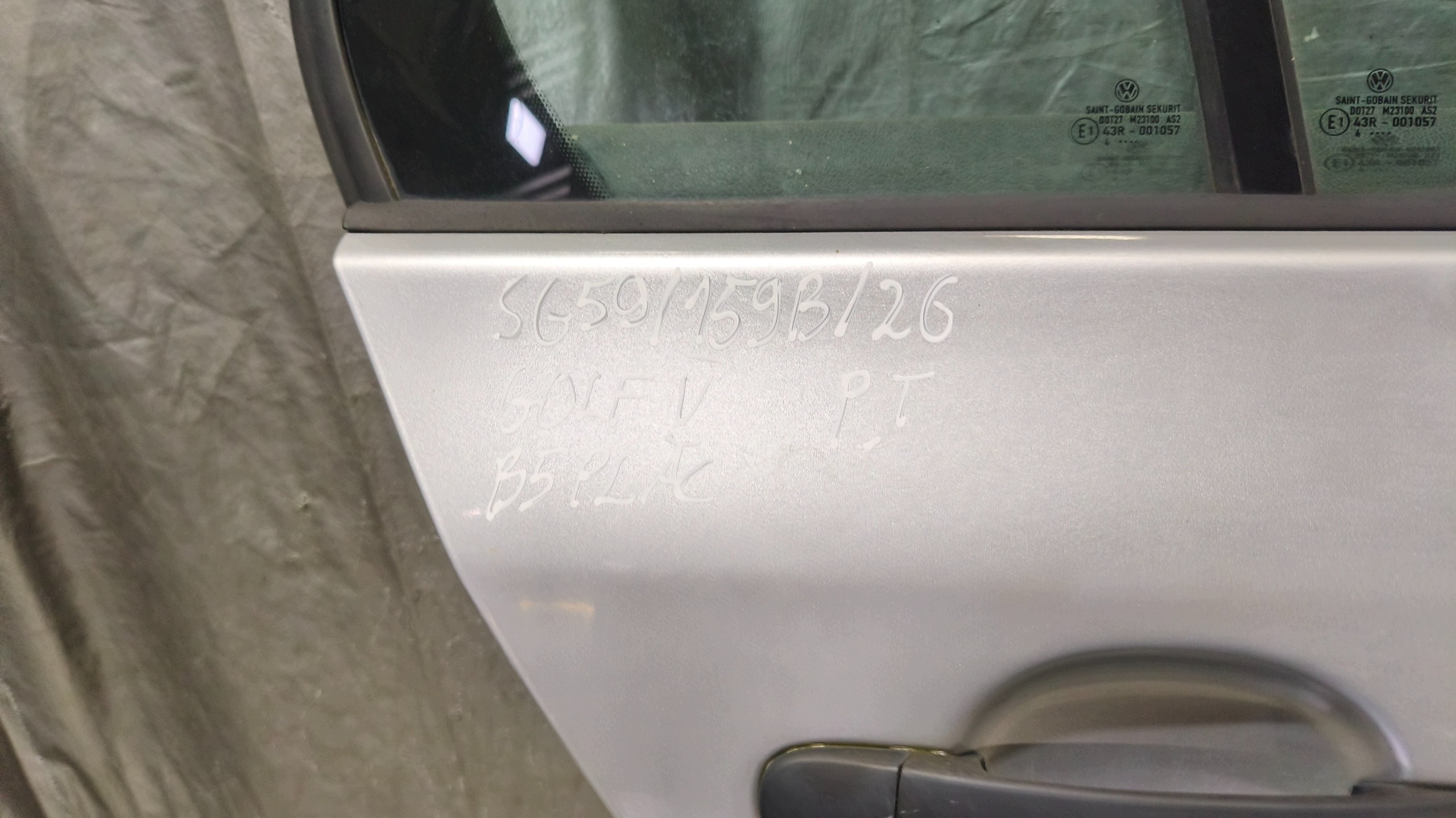 door right rear part GOLF V K: LA7W