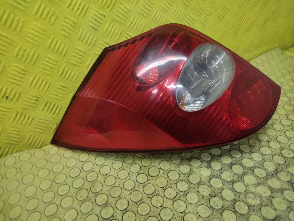 RENAULT LAGUNA II KOMBI light right rear part 8200703487