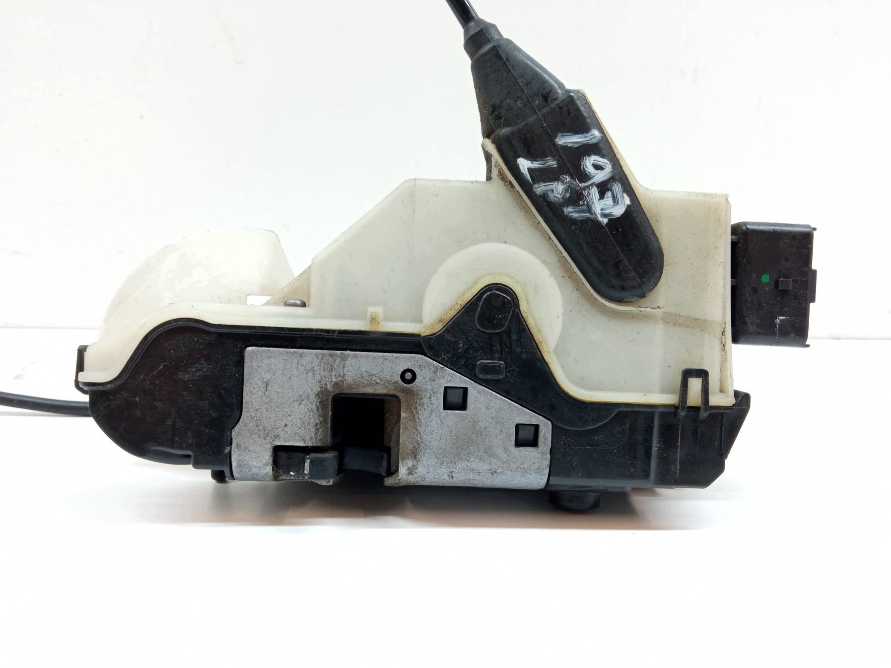 lock door left front 9688080080 Peugeot 2008 and (2013-2019)