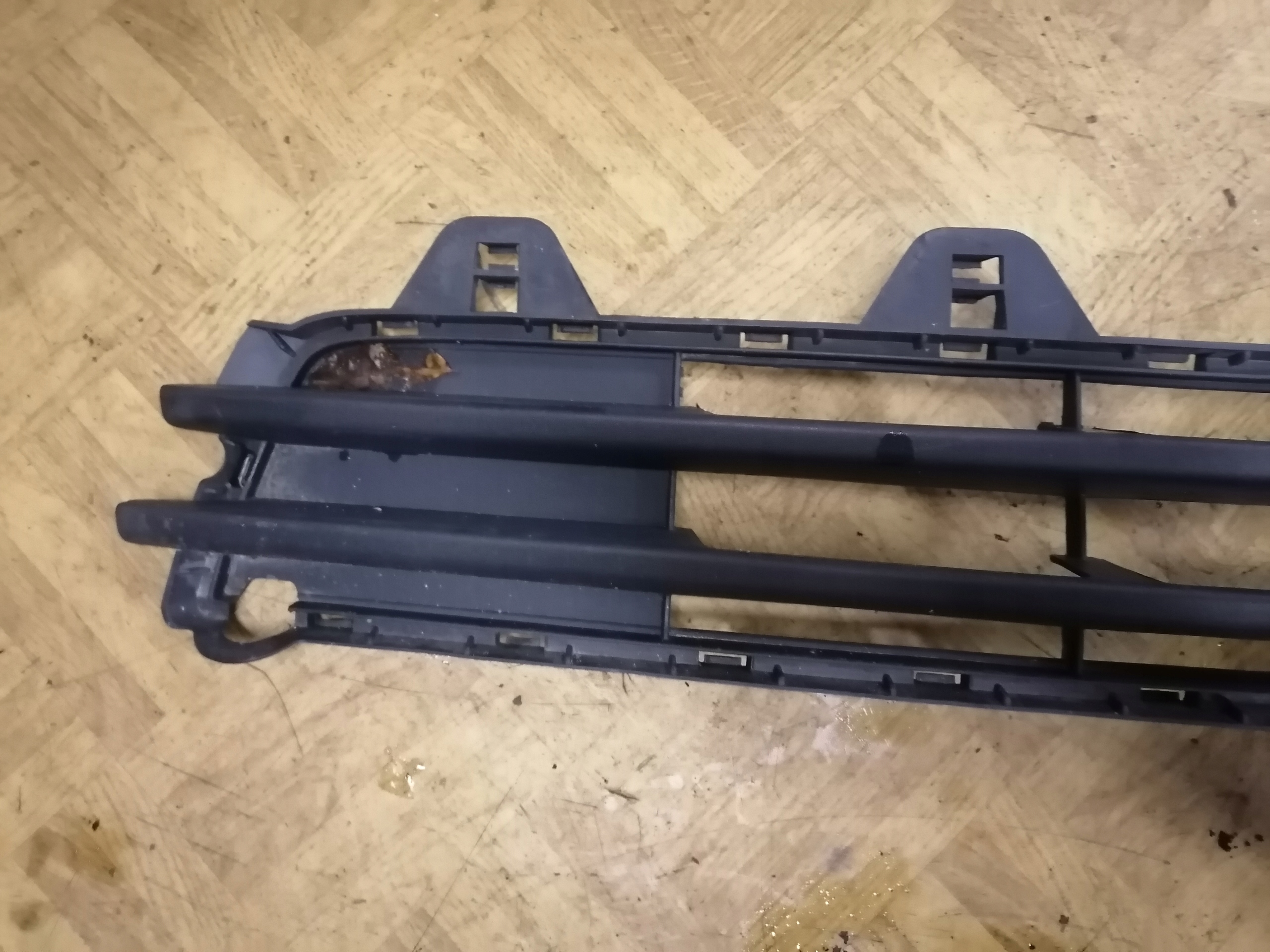 OPEL MERIVA A Lüftungsgitter mitte der Stoßstange 13184267