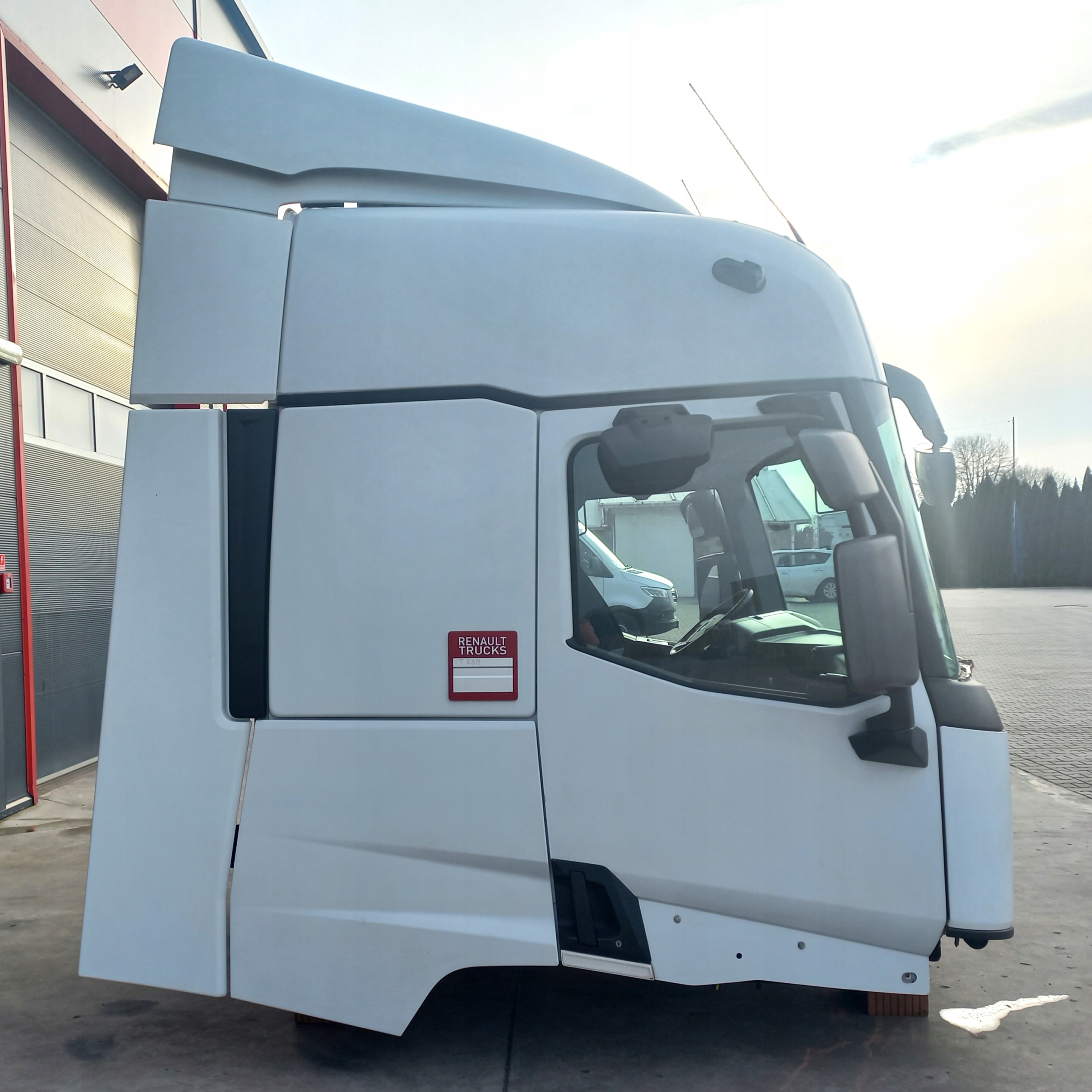 KOMPLETNA KABINA RENAULT GAMA T RANGE C K MASKA + SPOJLERY + WYWROT KABINY Kolor biały