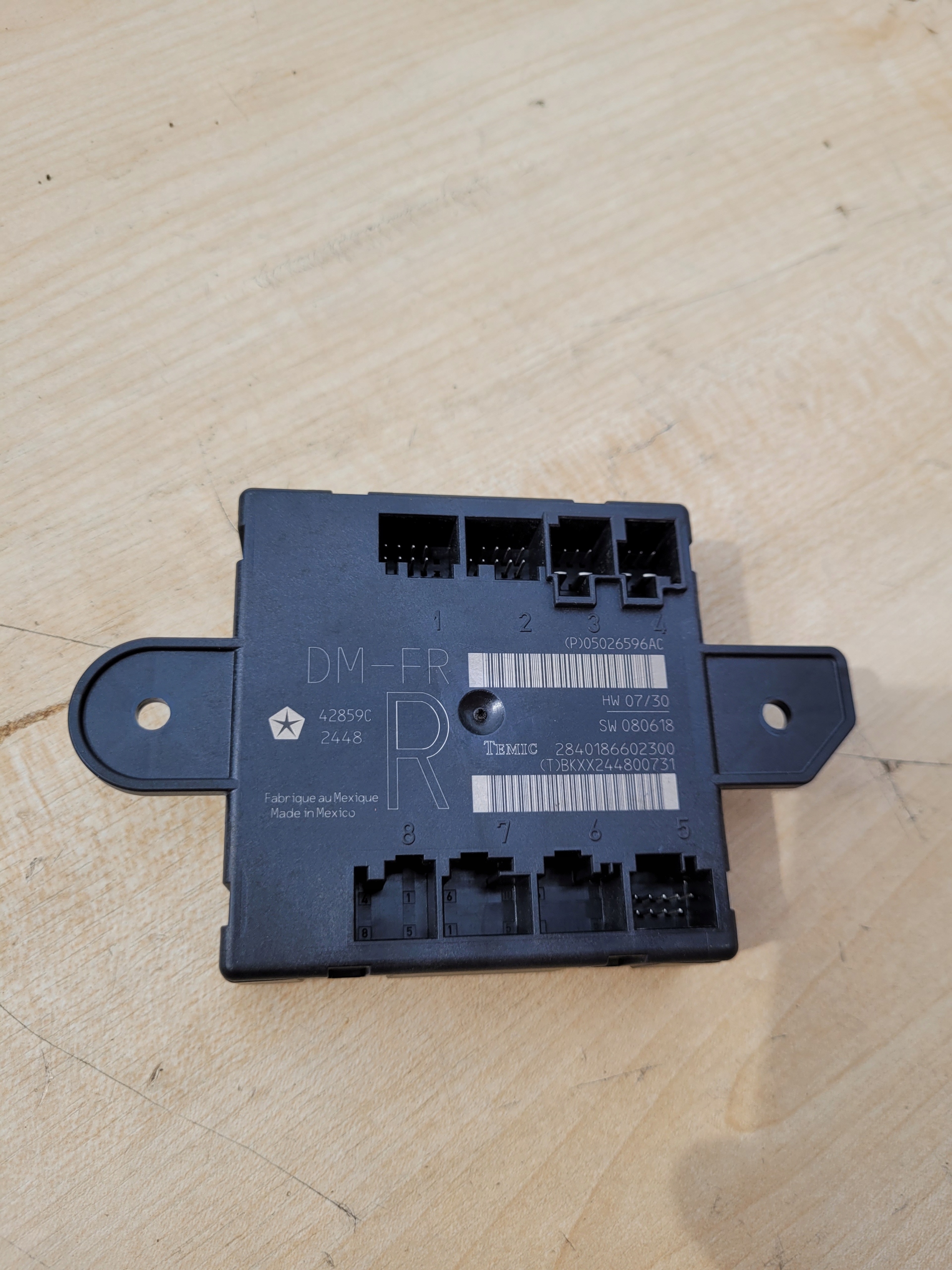 JEEP CHEROKEE KK 07-12 MODUŁ DRZWI PRAWY PRZÓD