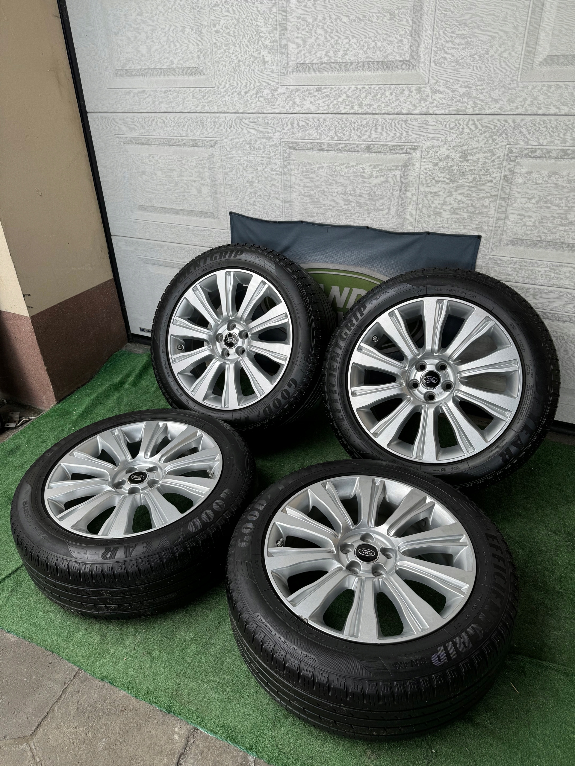 OPONY GOODYEAR WRANGLER EFFICIENGRIP 235/55 R19 WIELOSEZON Model WRANGLER