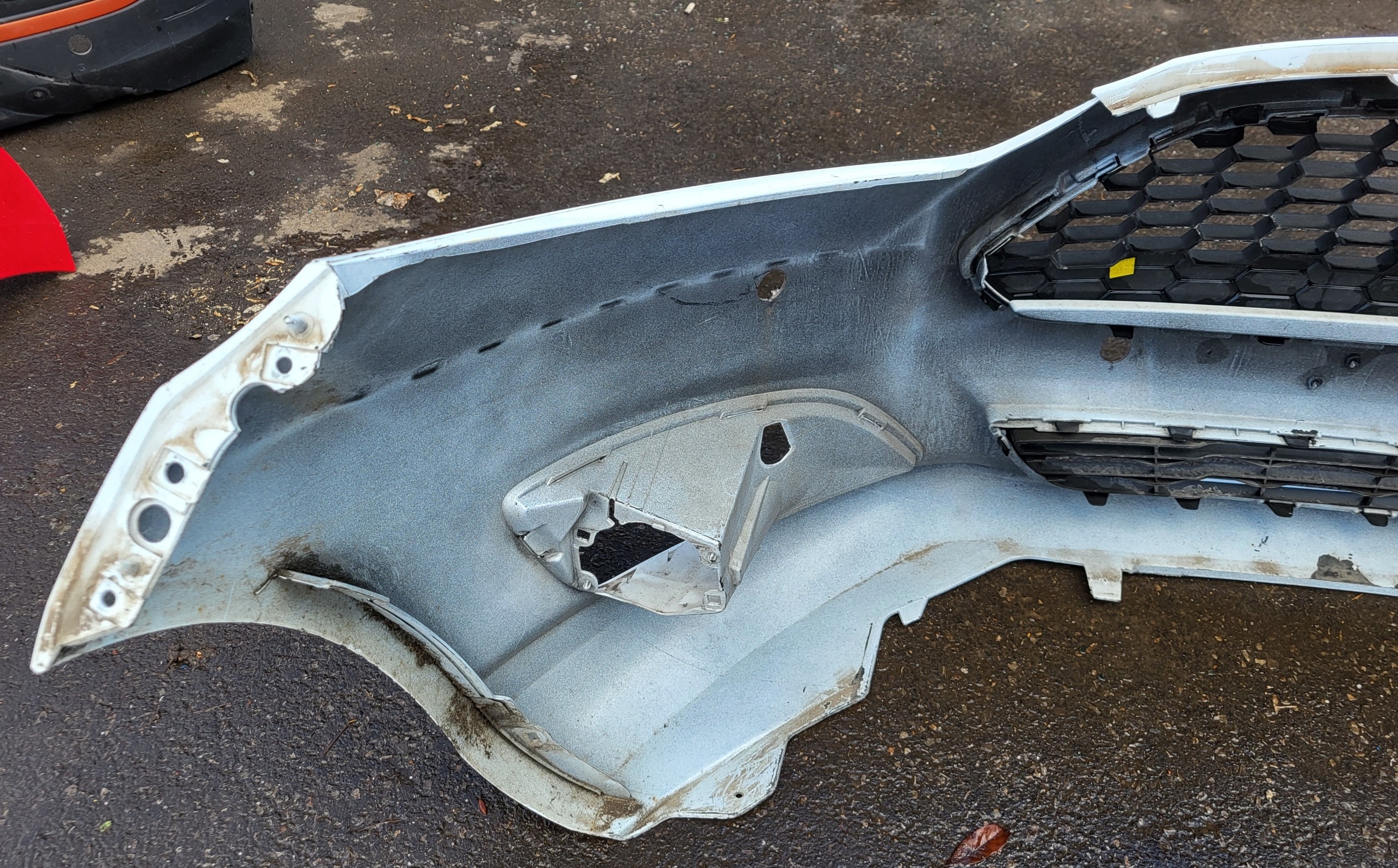 bumper front front towing hook cap grill FORD FIESTA MK7 LIFT B299 OE