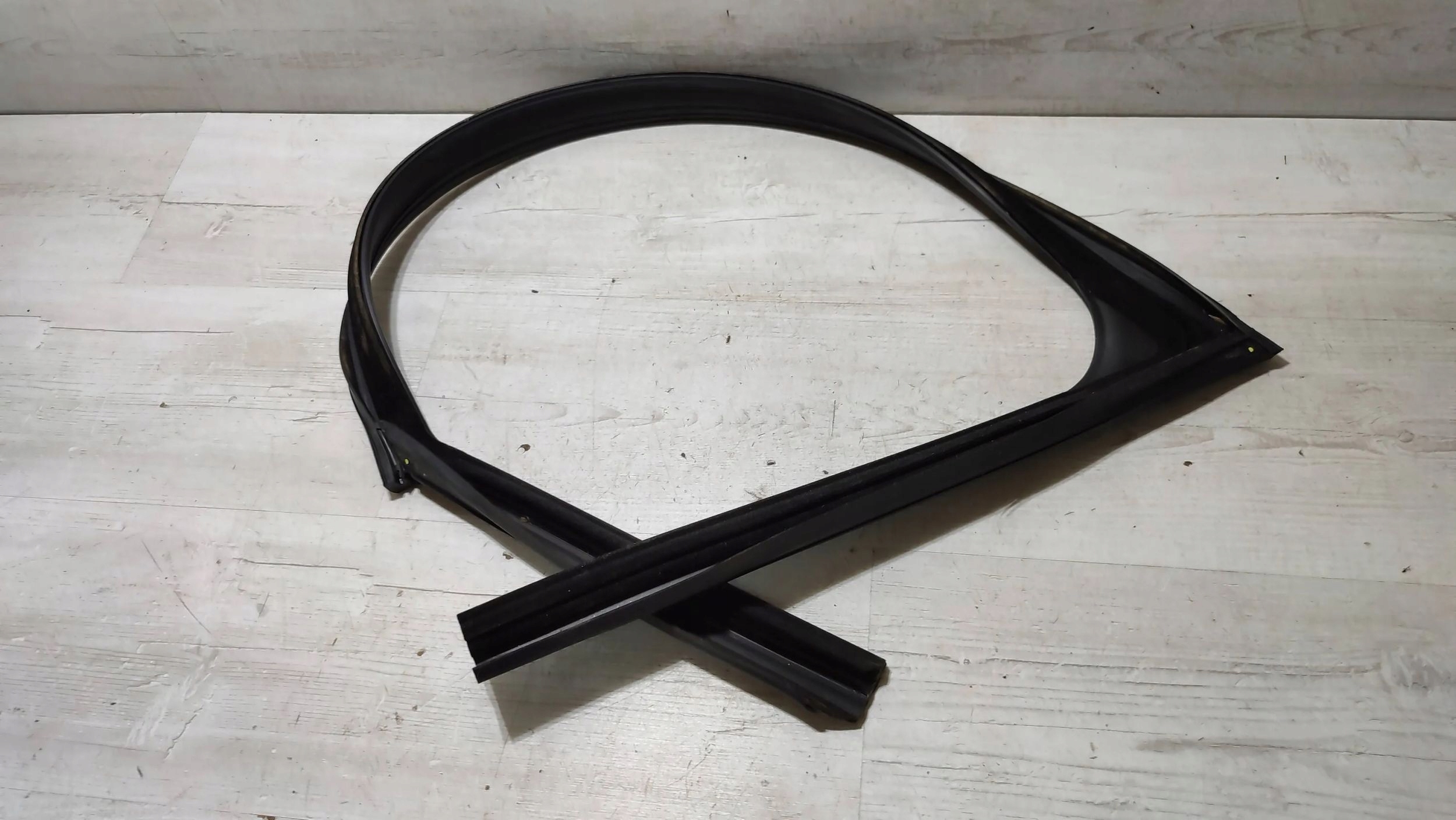 gasket windows door przednich front side left Alfa Romeo Stelvio