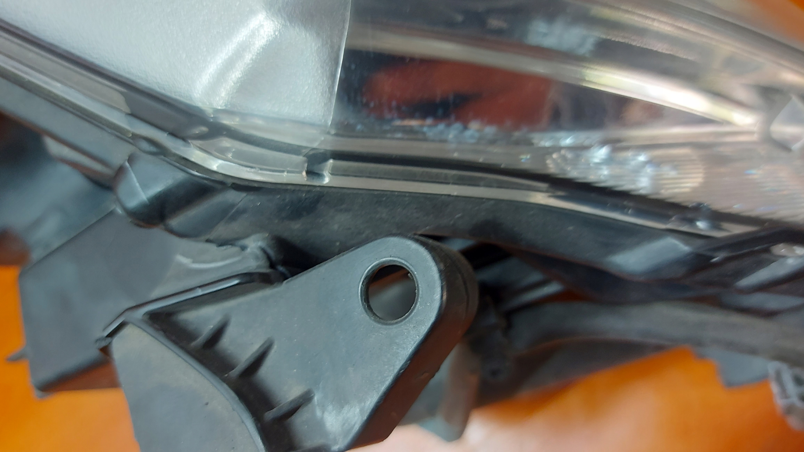 REFLEKTOR light left left front TOYOTA AVENSIS T27 09