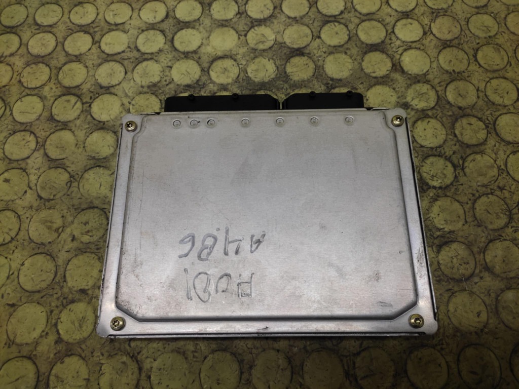 AUDI A4 B6 control unit of the engine 0261206051
