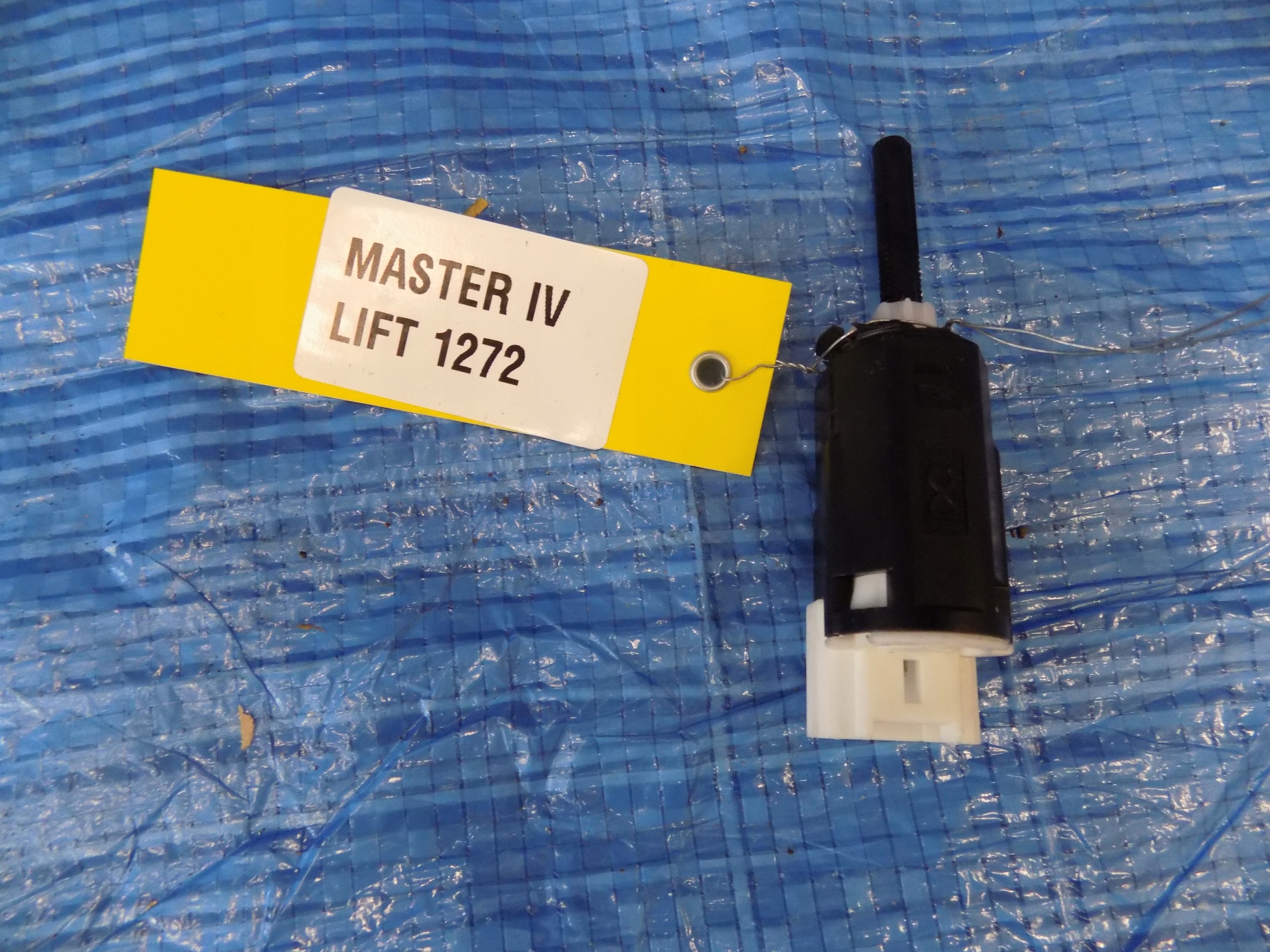 CZUJNIK ŚWIATŁA STOP MASTER III LIFT IV 2,3DCI 150KM 2020R