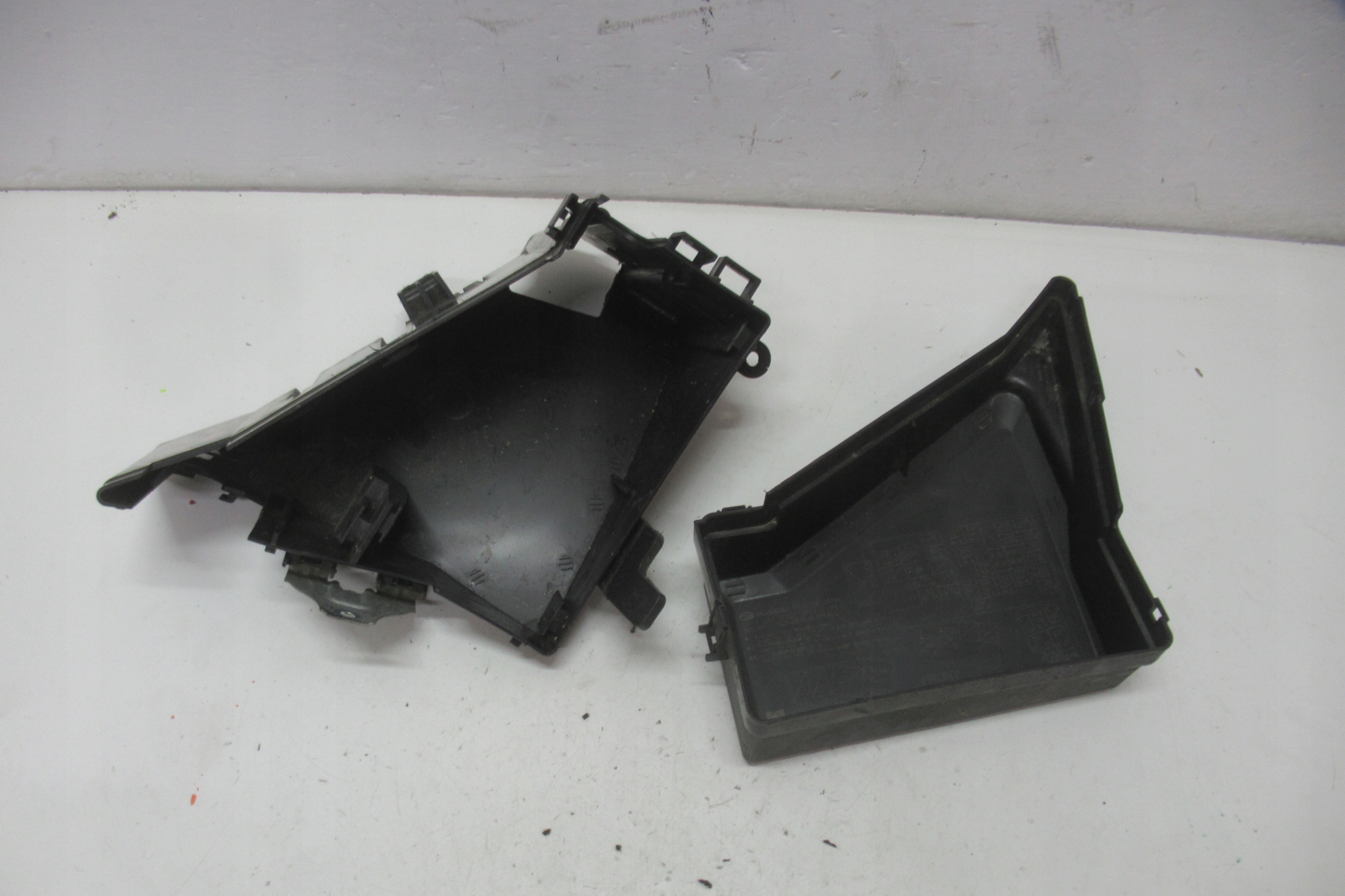 SUBARU XV 12R Gehäuse der Sicherungen MB502000B