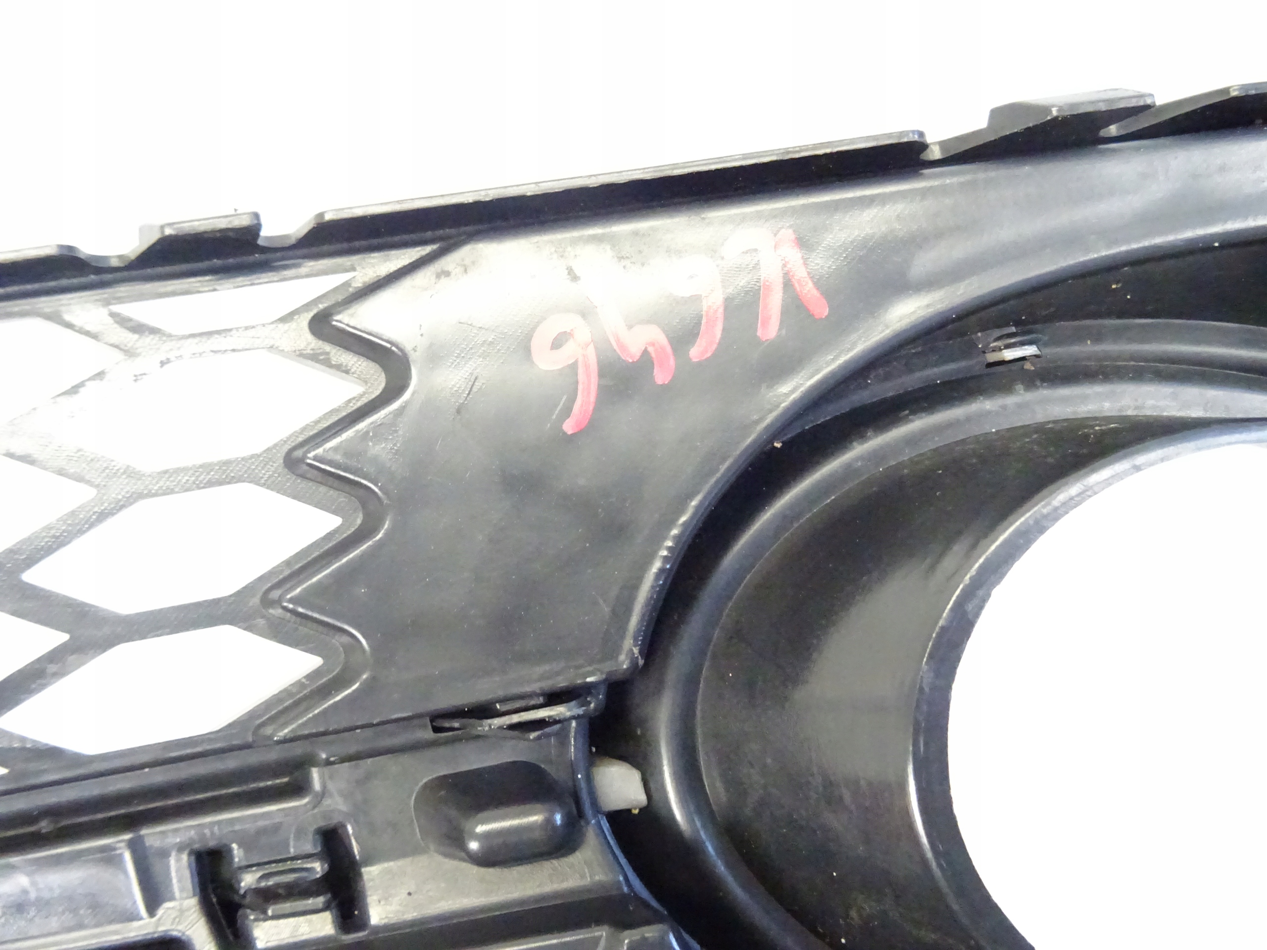 grid of a bumper front front right AUDI Q5 8R S-LINE