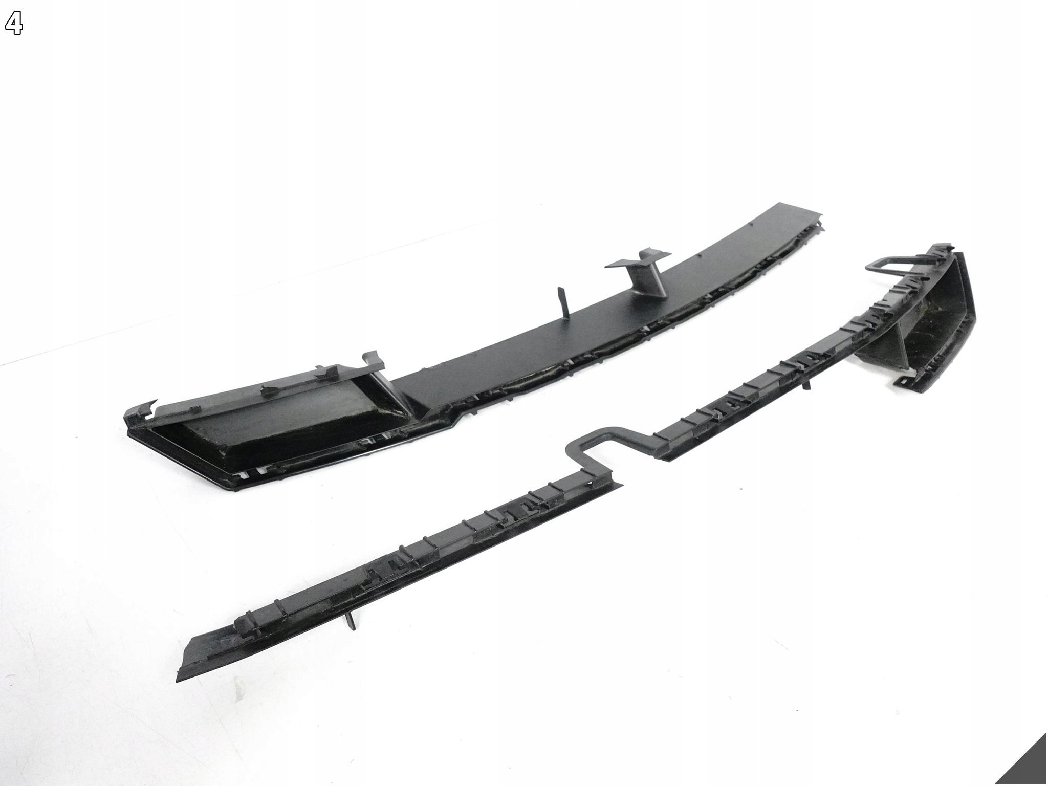 LAMBORGHINI URUS S PERFORMANTE 4ML 18- intake grid pillar support front