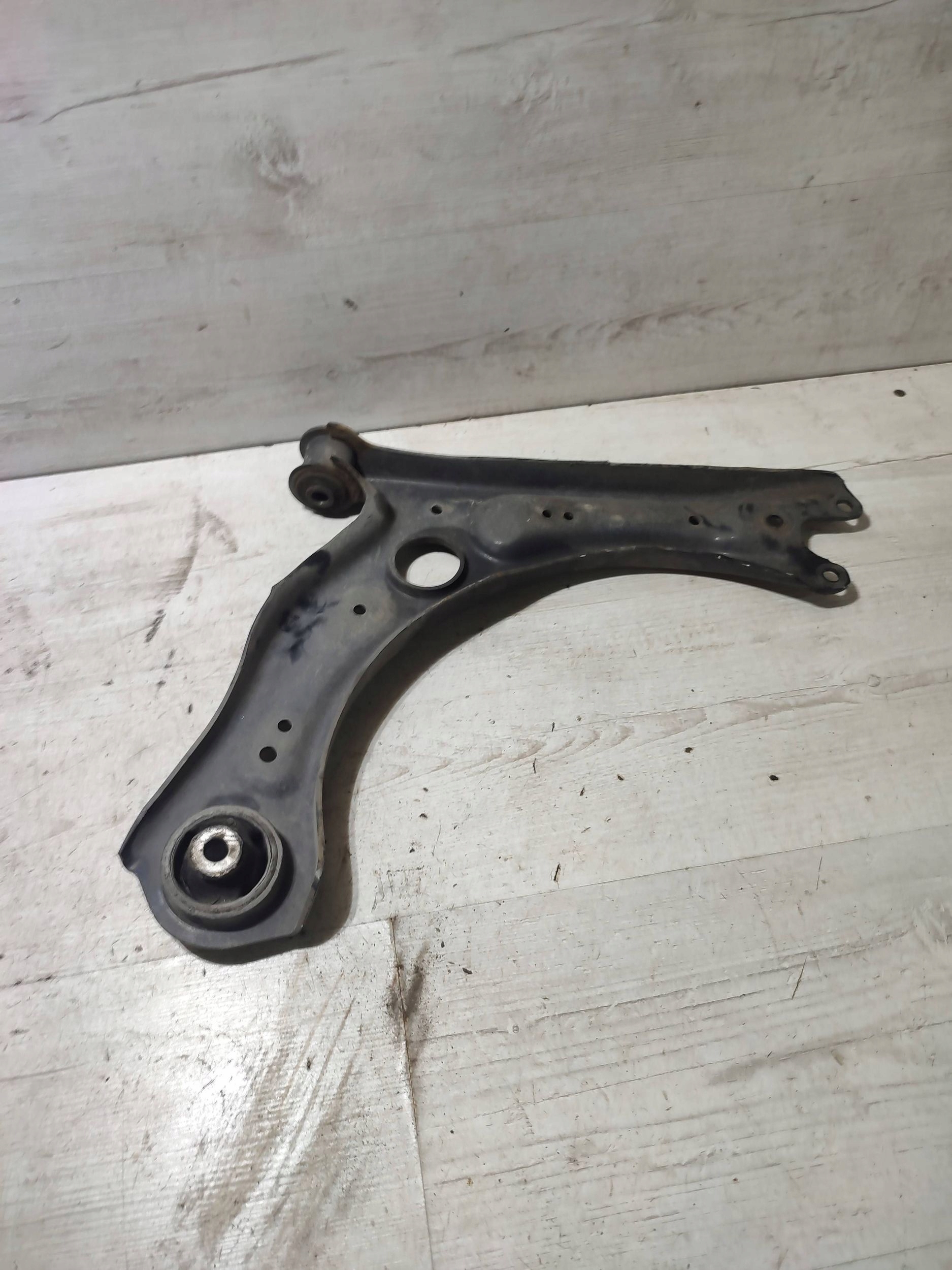 Seat Arona 2019 front side left arm front