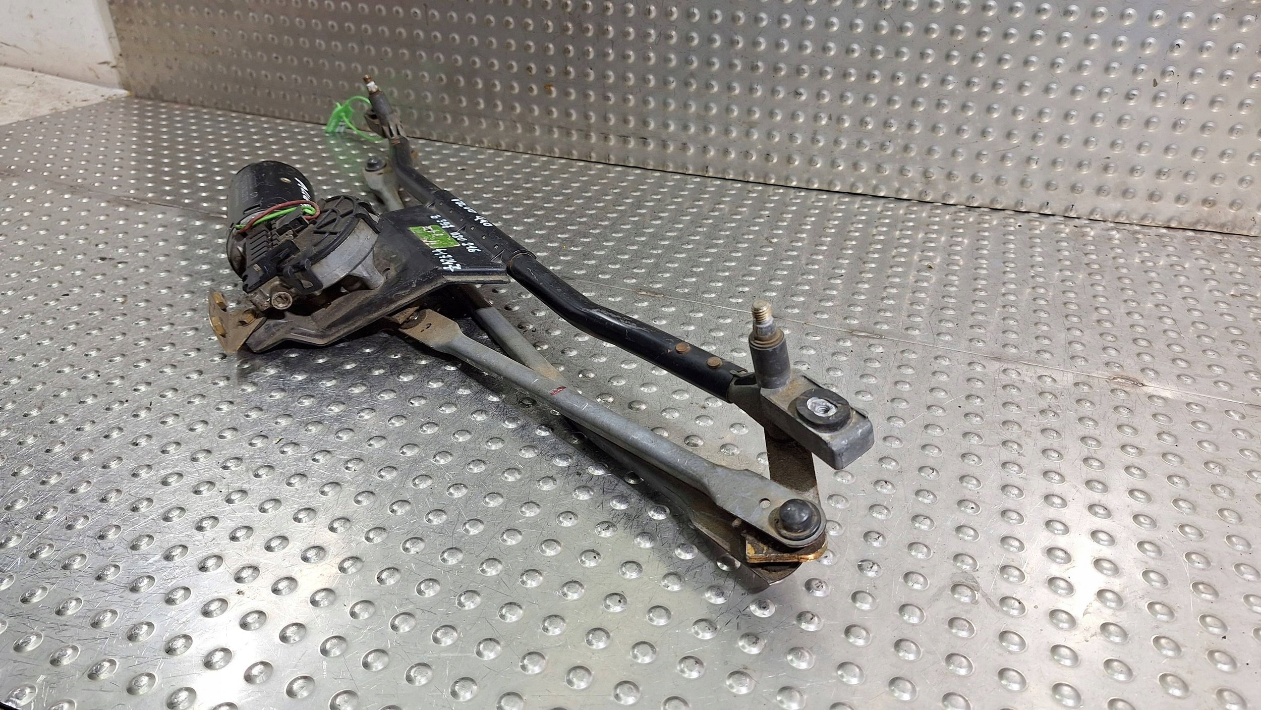 mechanism engine of wipers front 390246313 VOLVO 440 460 480 e