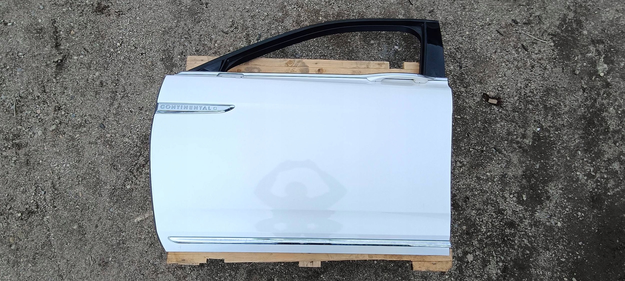 door front front left Lincoln Continental 2017