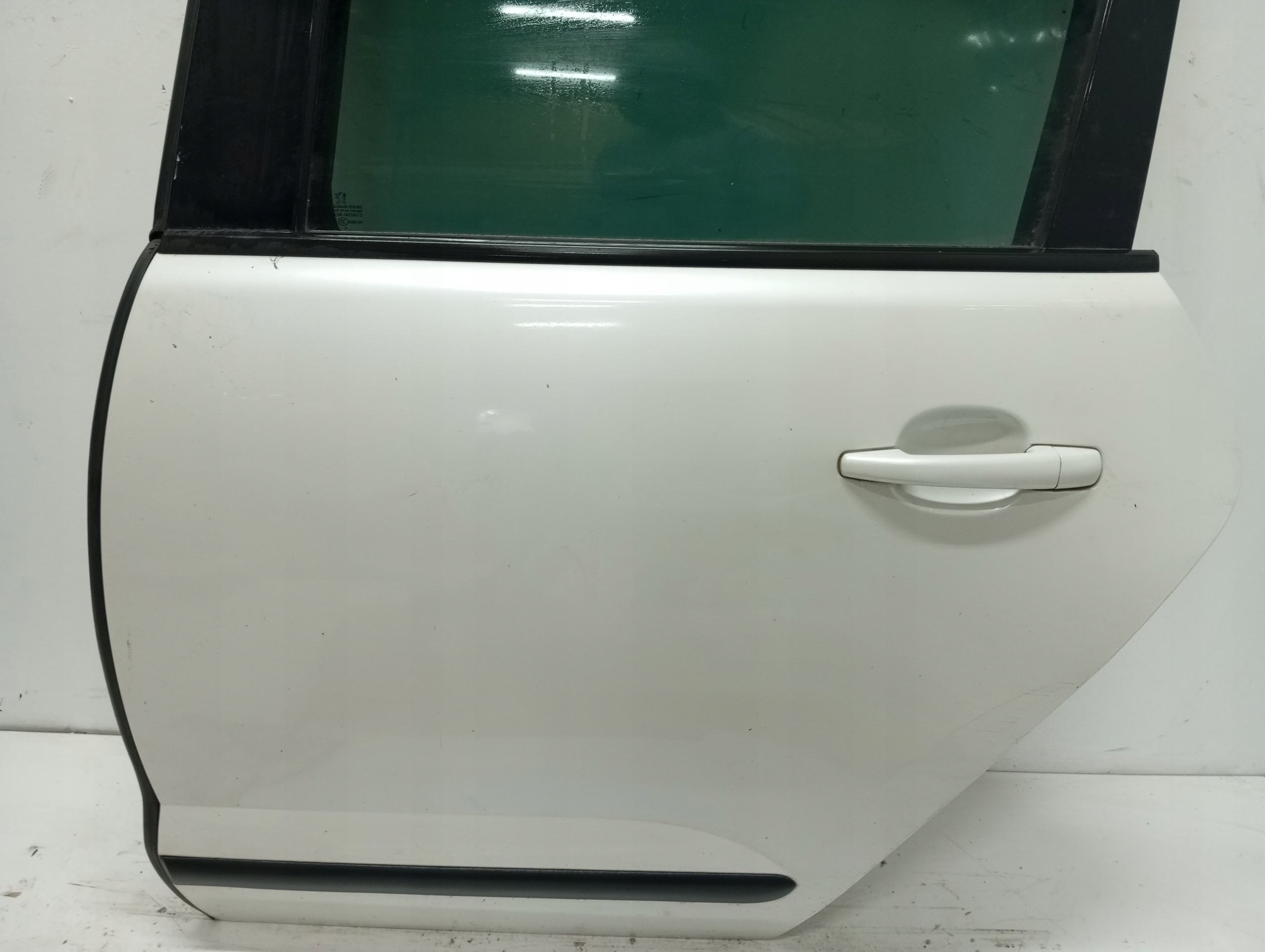 door left rear. PEUGEOT 3008 and 13R