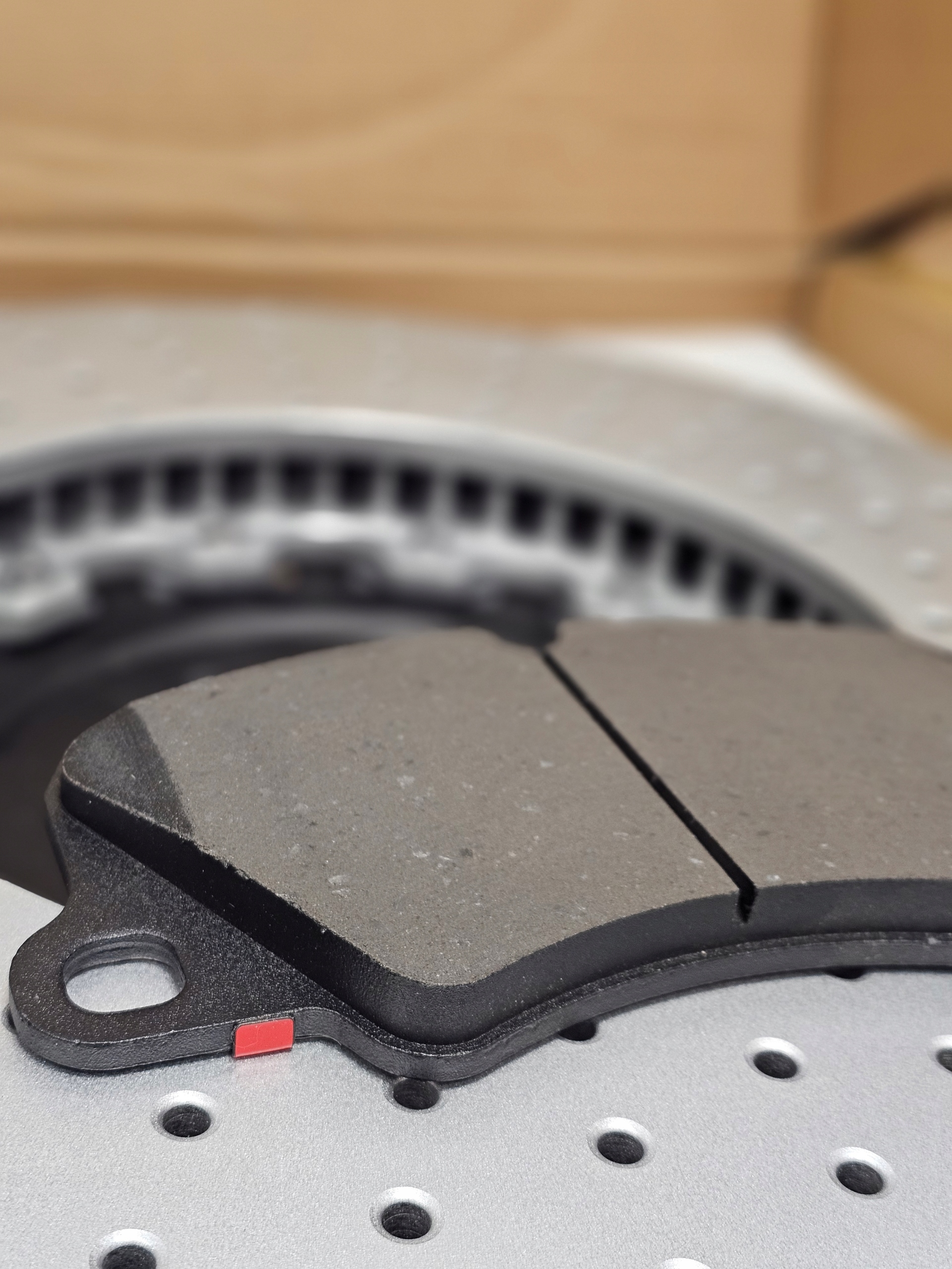 Konwersja CERAMIKA -> STAL Komplet Tarcze Klocki Ferrari 812 Superfast - galeria