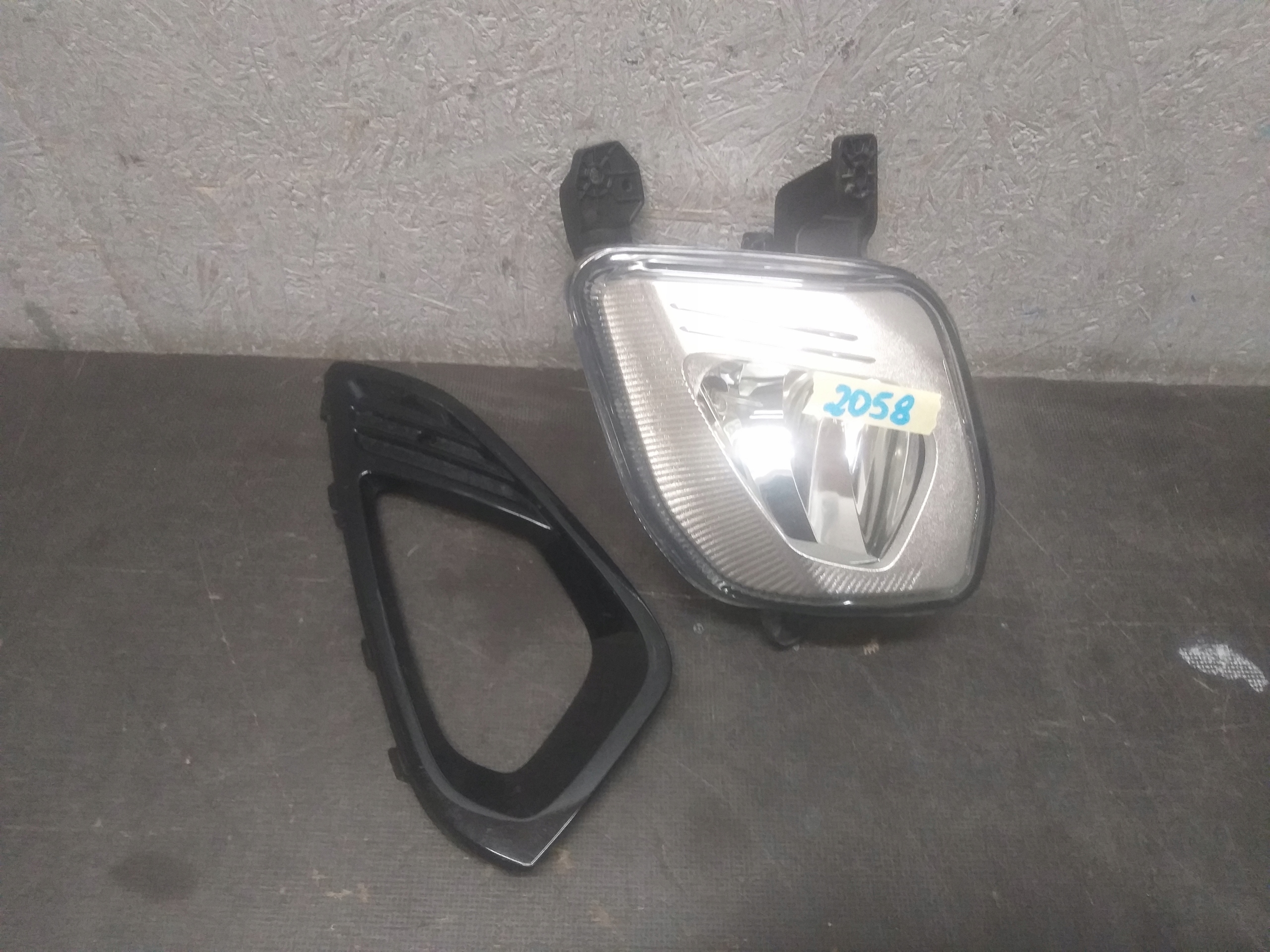 Nebelscheinwerfer rechts FORD FIESTA MK8 89250821