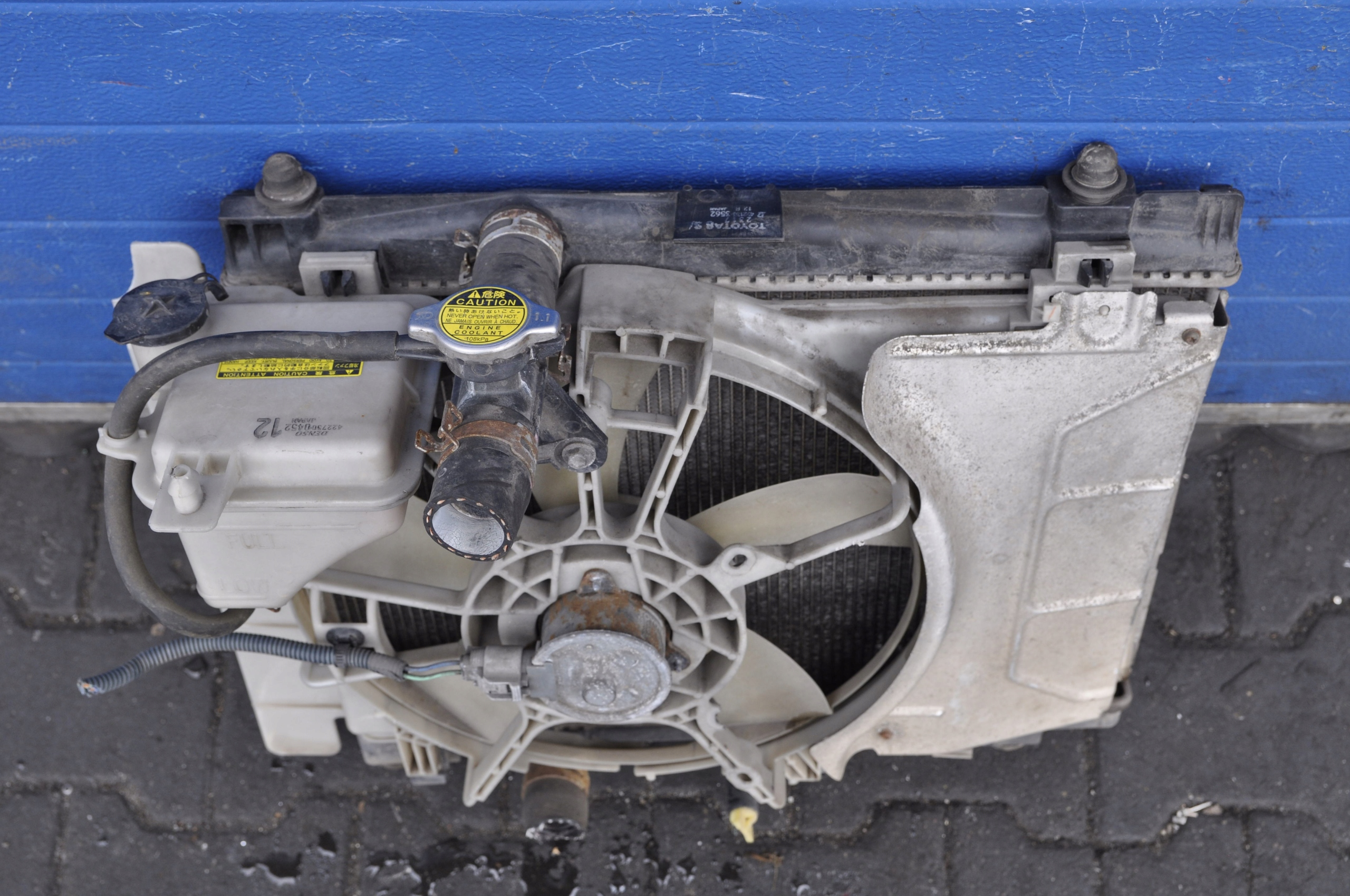 TOYOTA YARIS II 1.0 РАДІАТОР ВОДУ