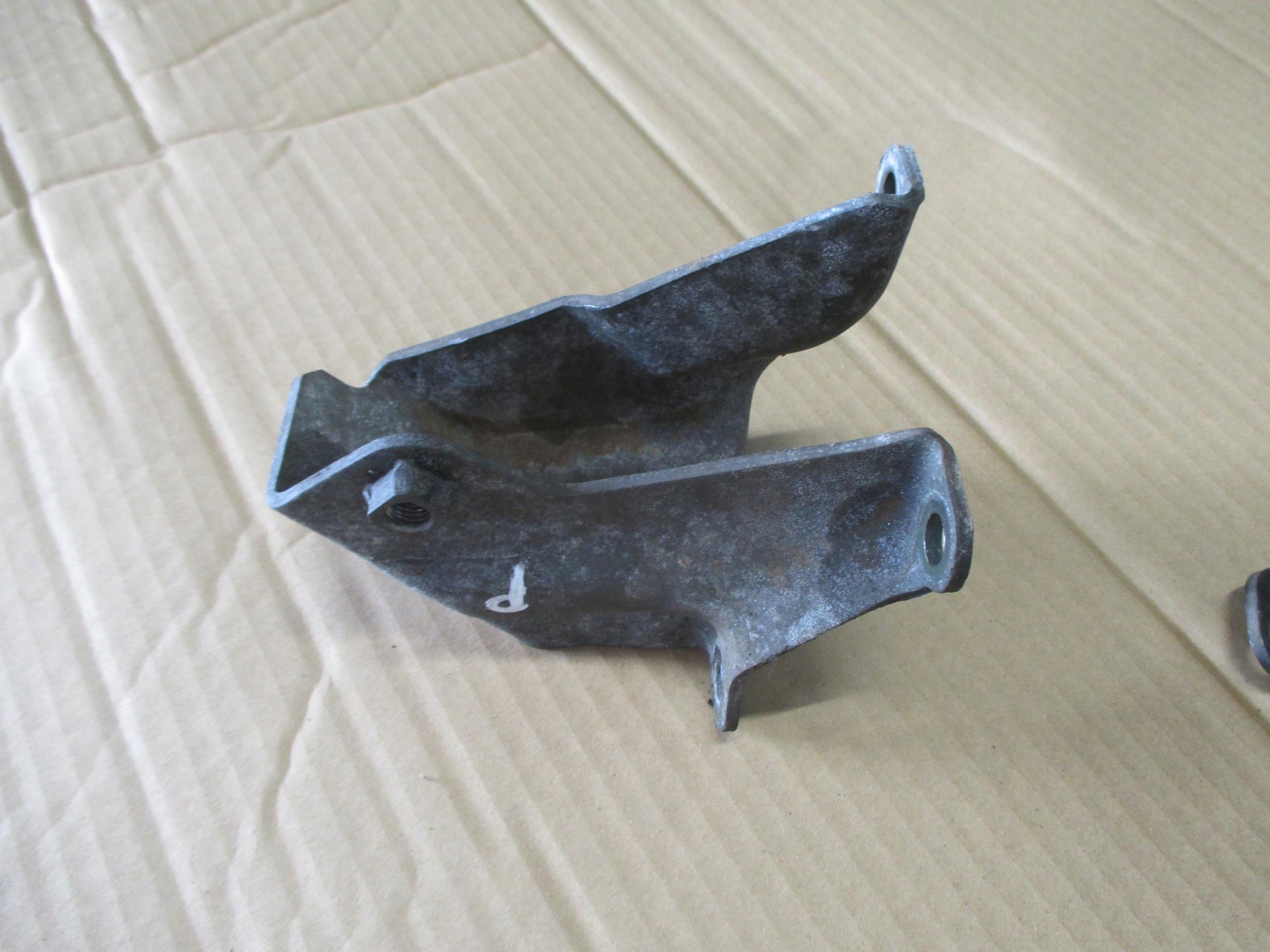 DAIHATSU FEROZA 1.6 89-98 ŁAPA SILNIKA PRAWA