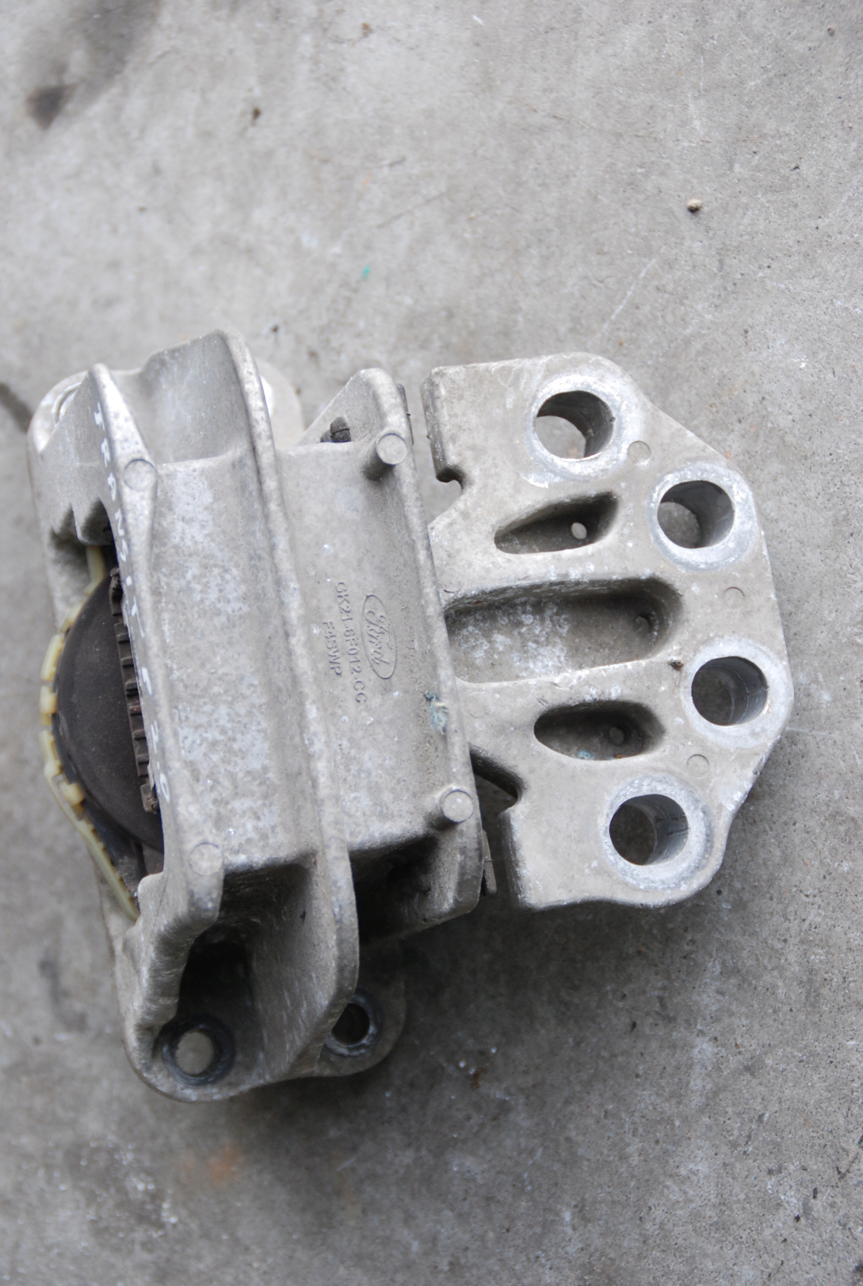 GK216F012CC - TRANSIT CUSTOM ЛАПА ПОДУШКА ДВИГУНА 2.0 TDCI 18R