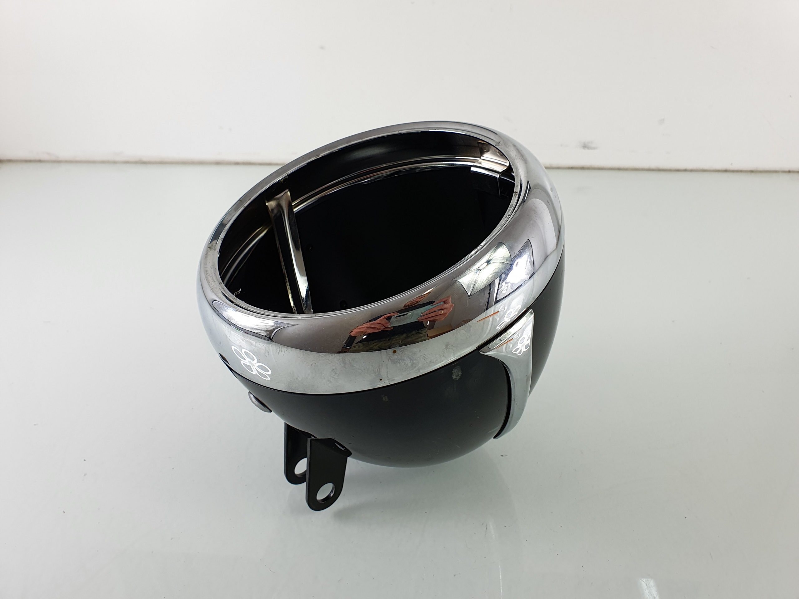 D135 TRIUMPH OBUDOWA REFLEKTORA LAMPY