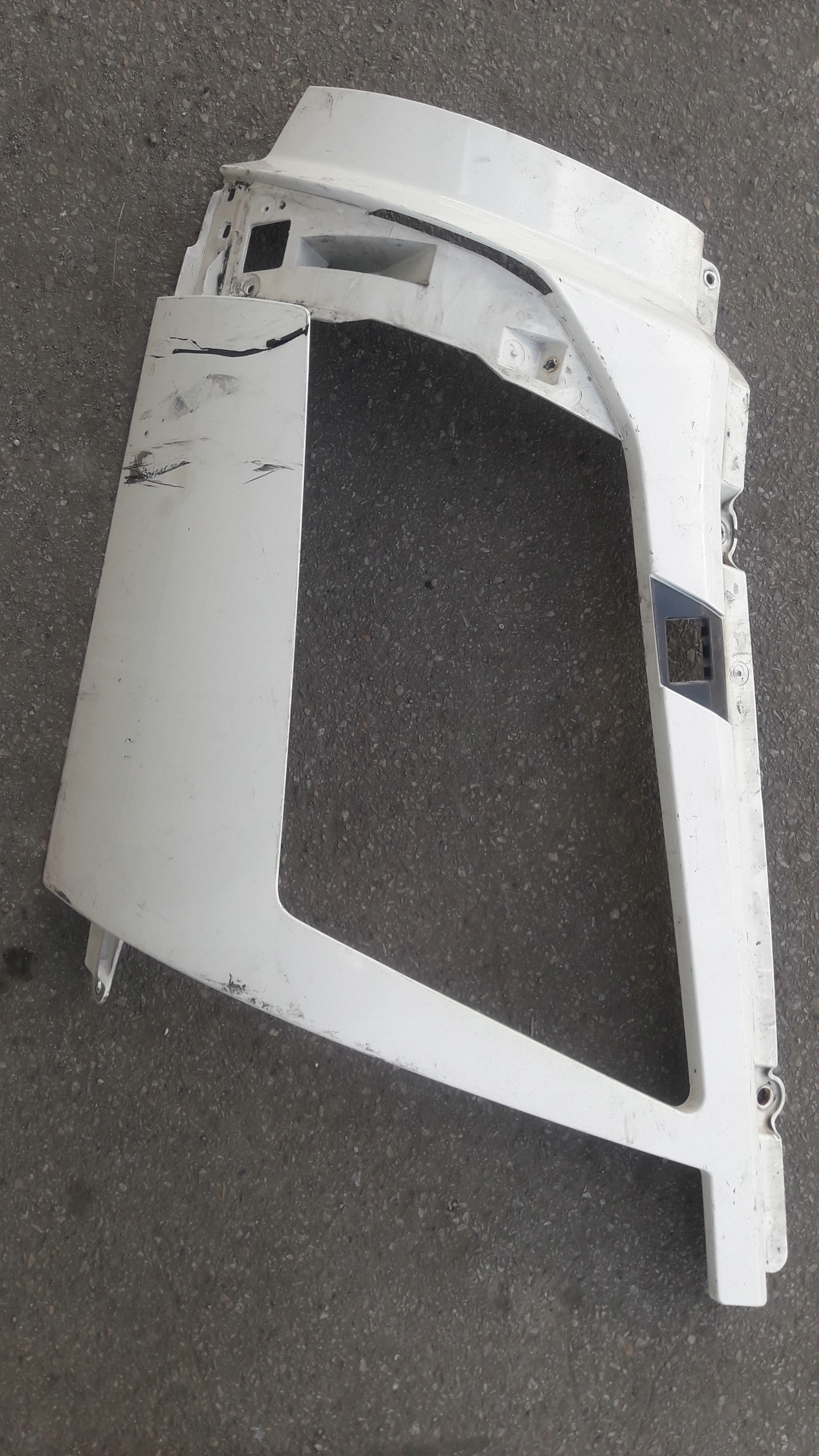 OKULAR OBUDOWA OSŁONA REFLEKTORA VOLVO FH4 PRAWY