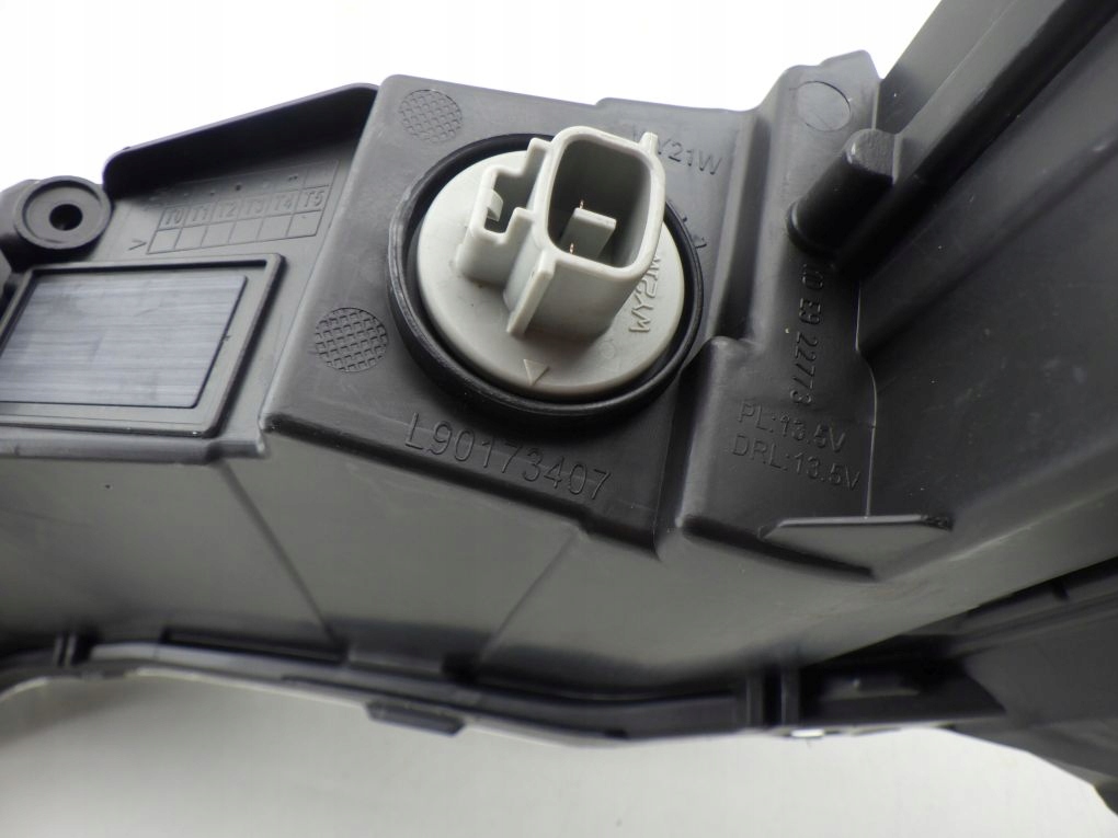 NISSAN JUKE II LED 19- light front right