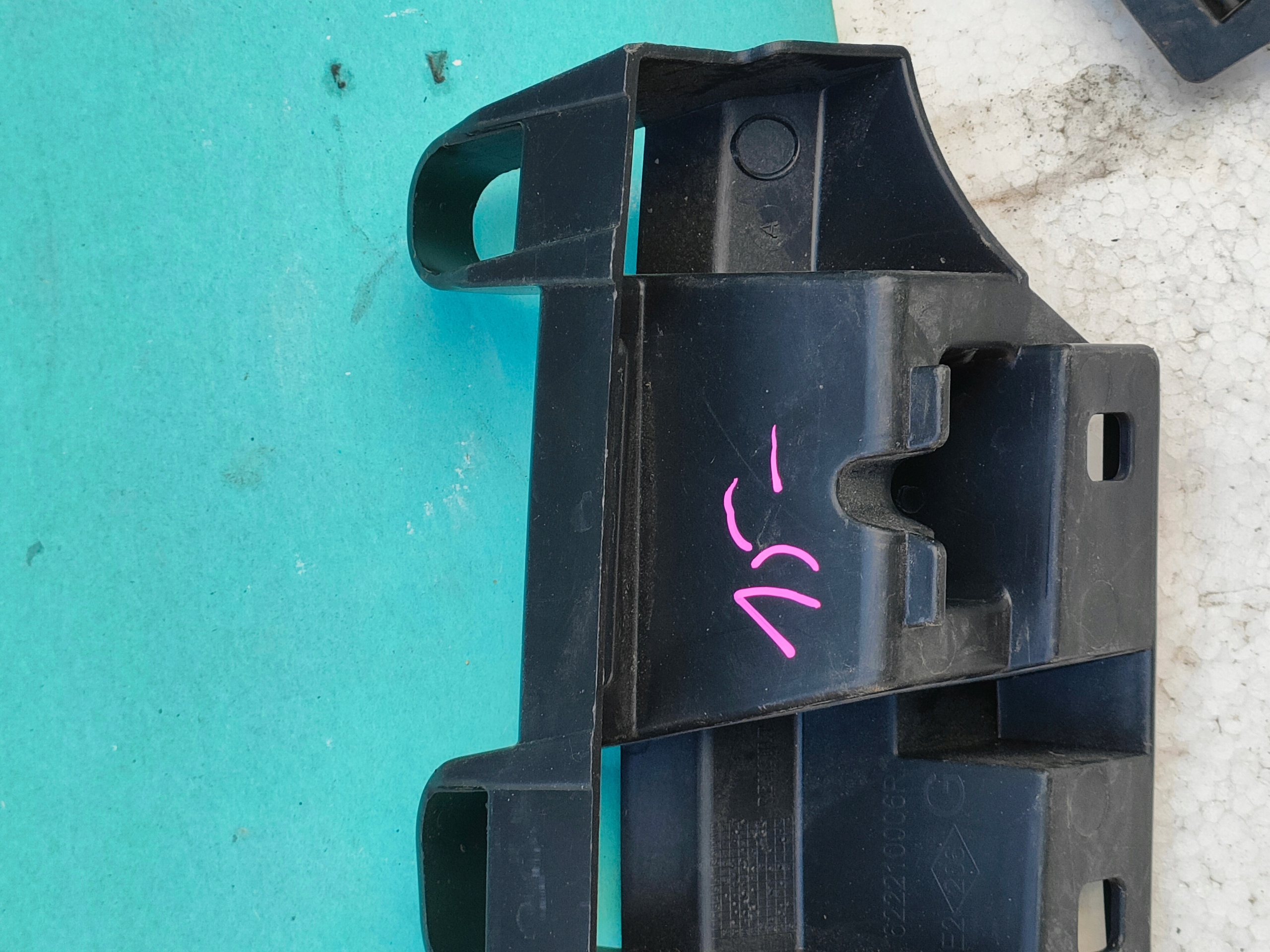 holder bumper bracket left front RENAULT SCENIC III OE 622210006R