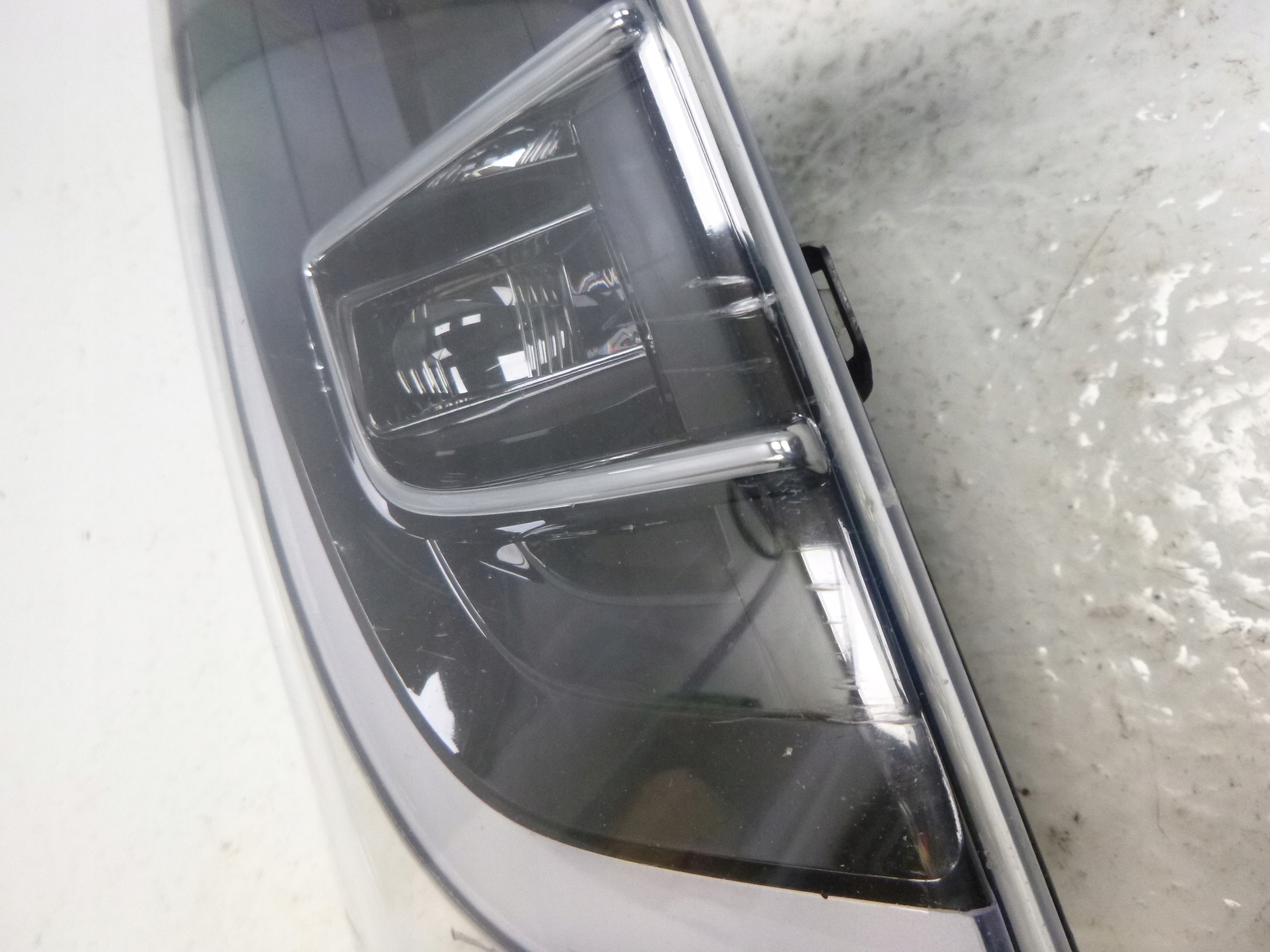 TESLA X light right front LED right front NR 4