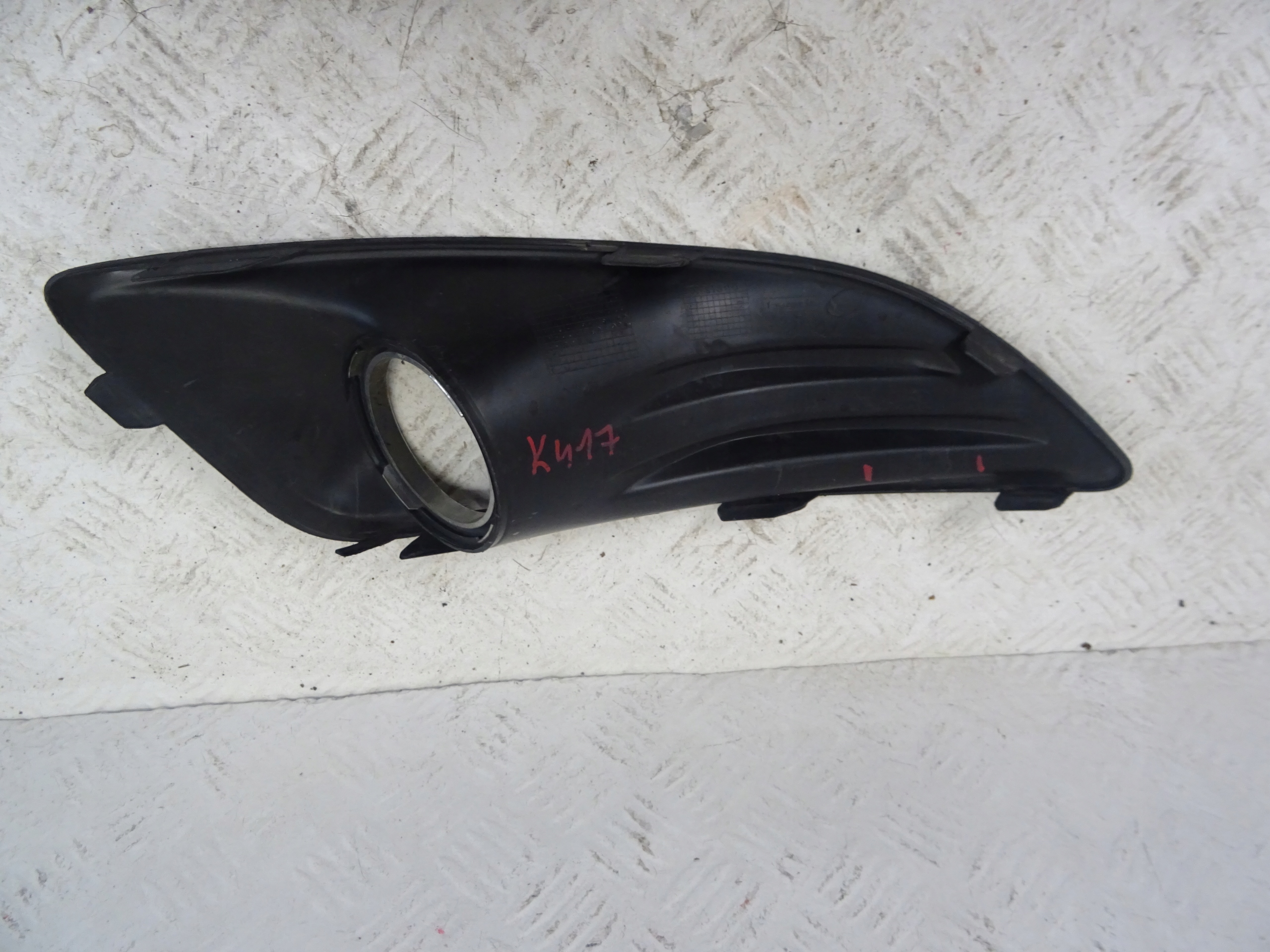grid of a bumper front front left FORD FIESTA MK7 MK-7 C1BB-15A299-A