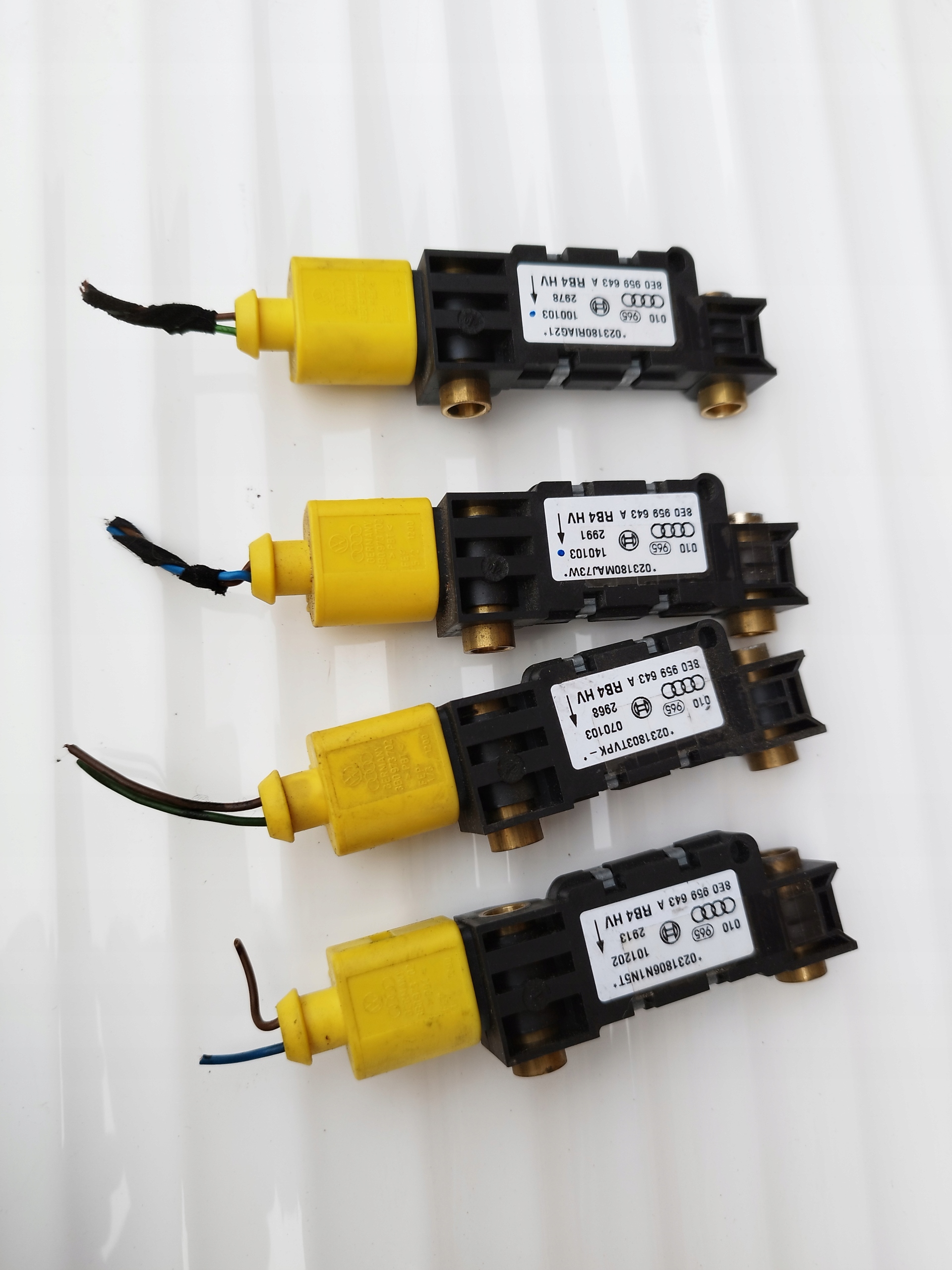 AUDI A4 B6 02 CZUJNIK UDERZENIA 8E0959643A kostka