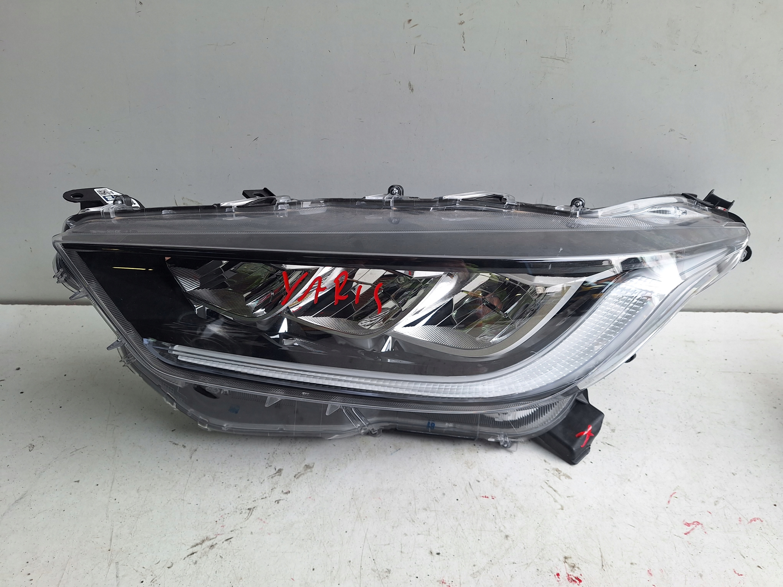 TOYOTA YARIS IV 20-> light left FULL LED K0-8