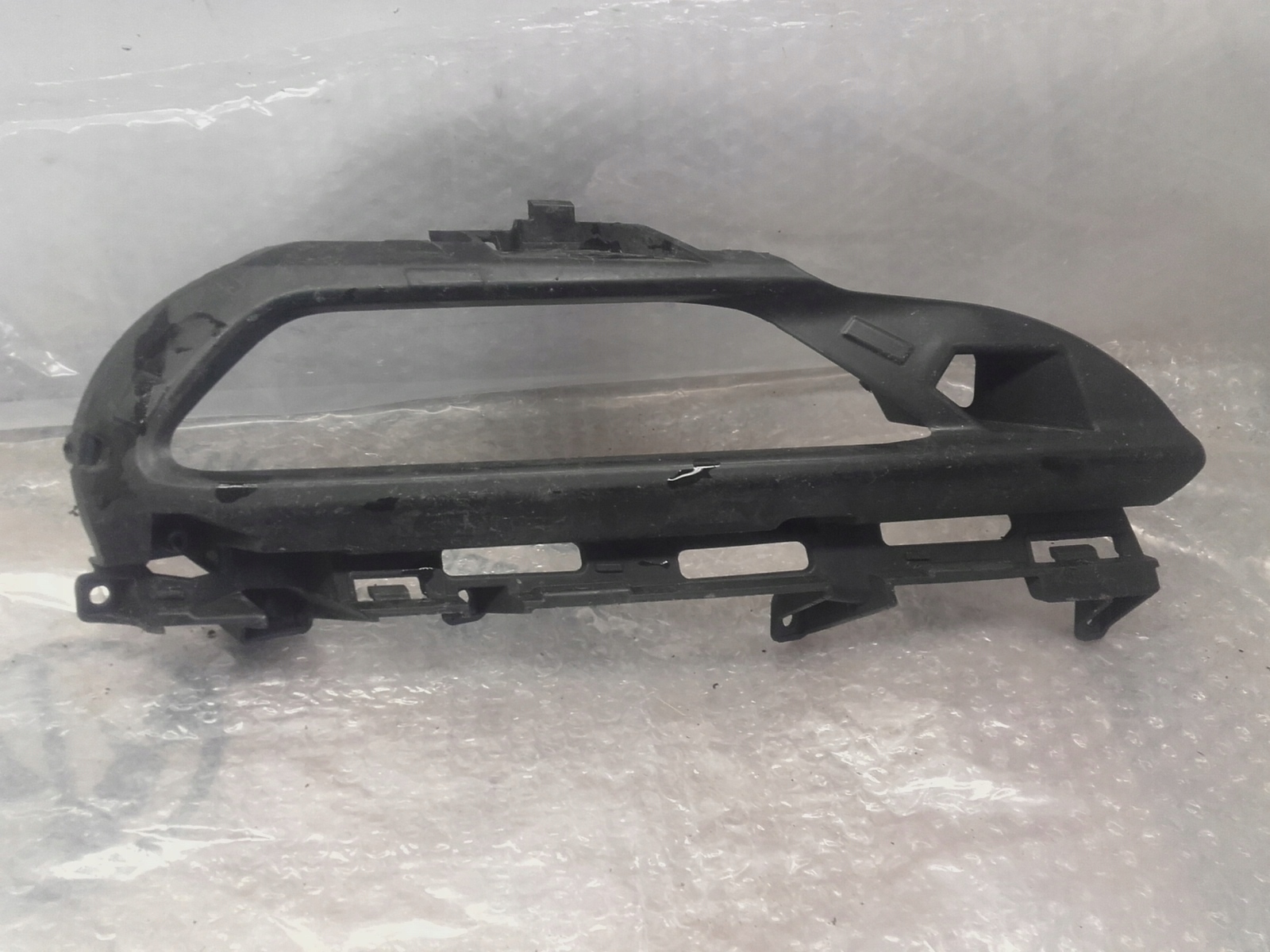 VOLVO XC60 II 2 17r-RAMKA MOCOWANIE HALOGENU LEWA 31449131