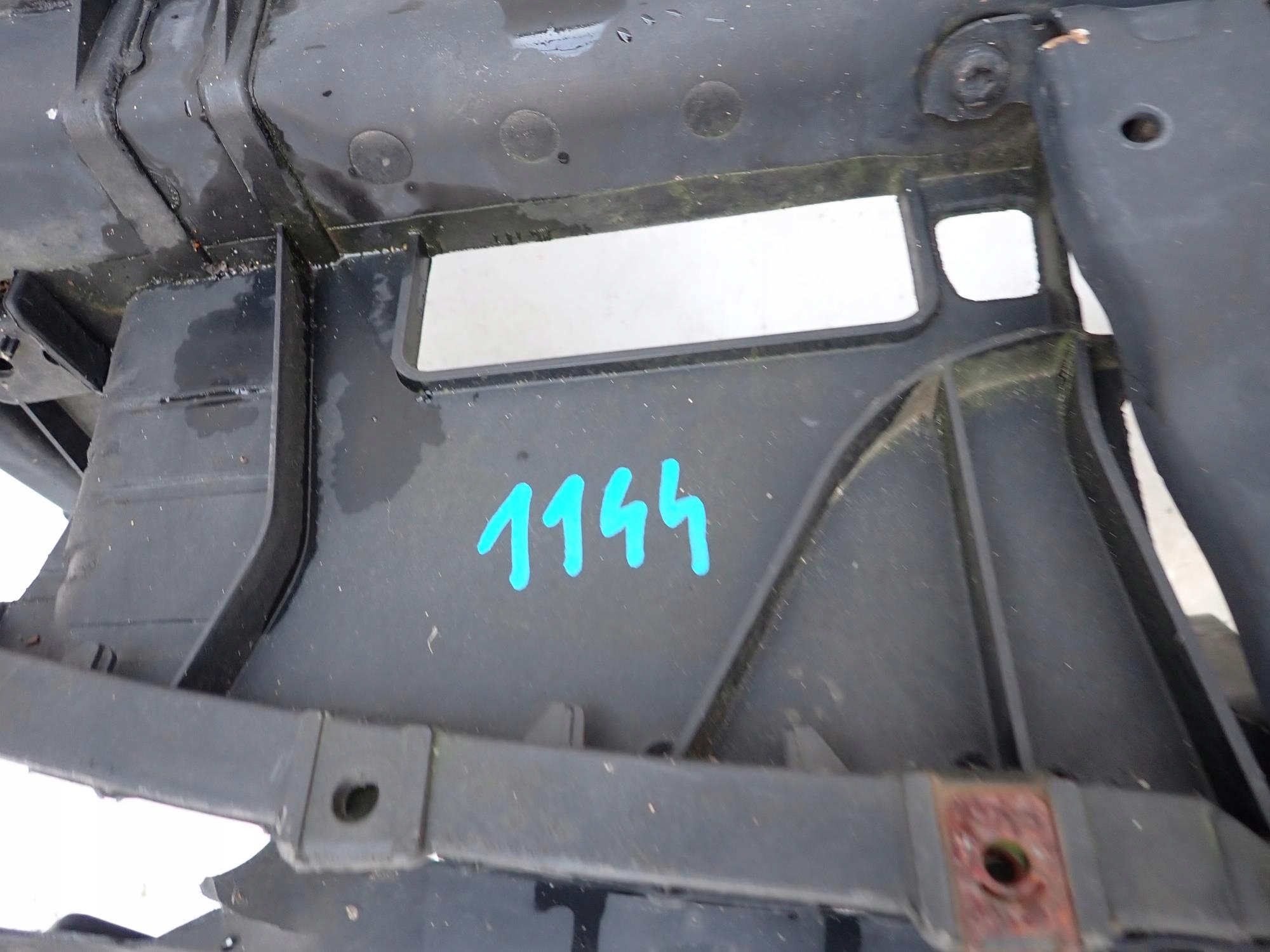 BMW 1 E87 04-11 face avant traverse