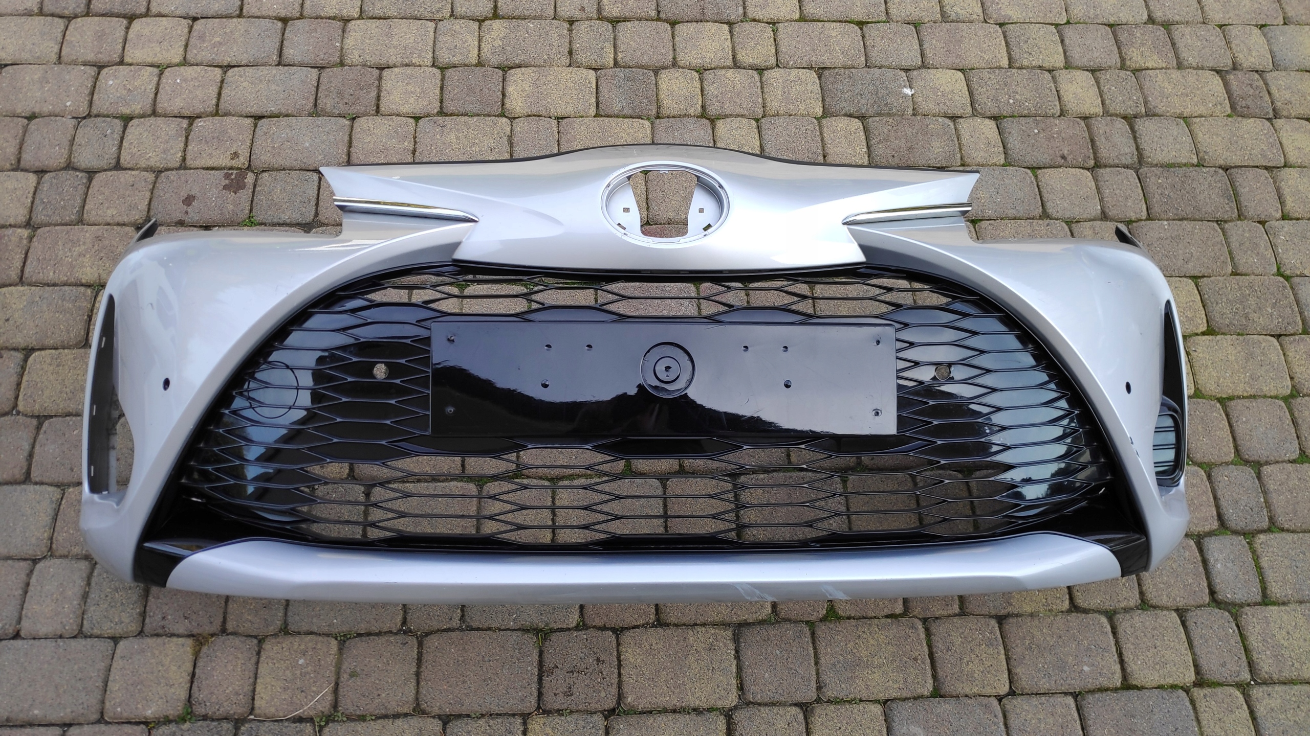 TOYOTA YARIS 3 III LIFT 18- ZDERZAK PRZEDNI PRZÓD za 600 zł z Kłodawa ...