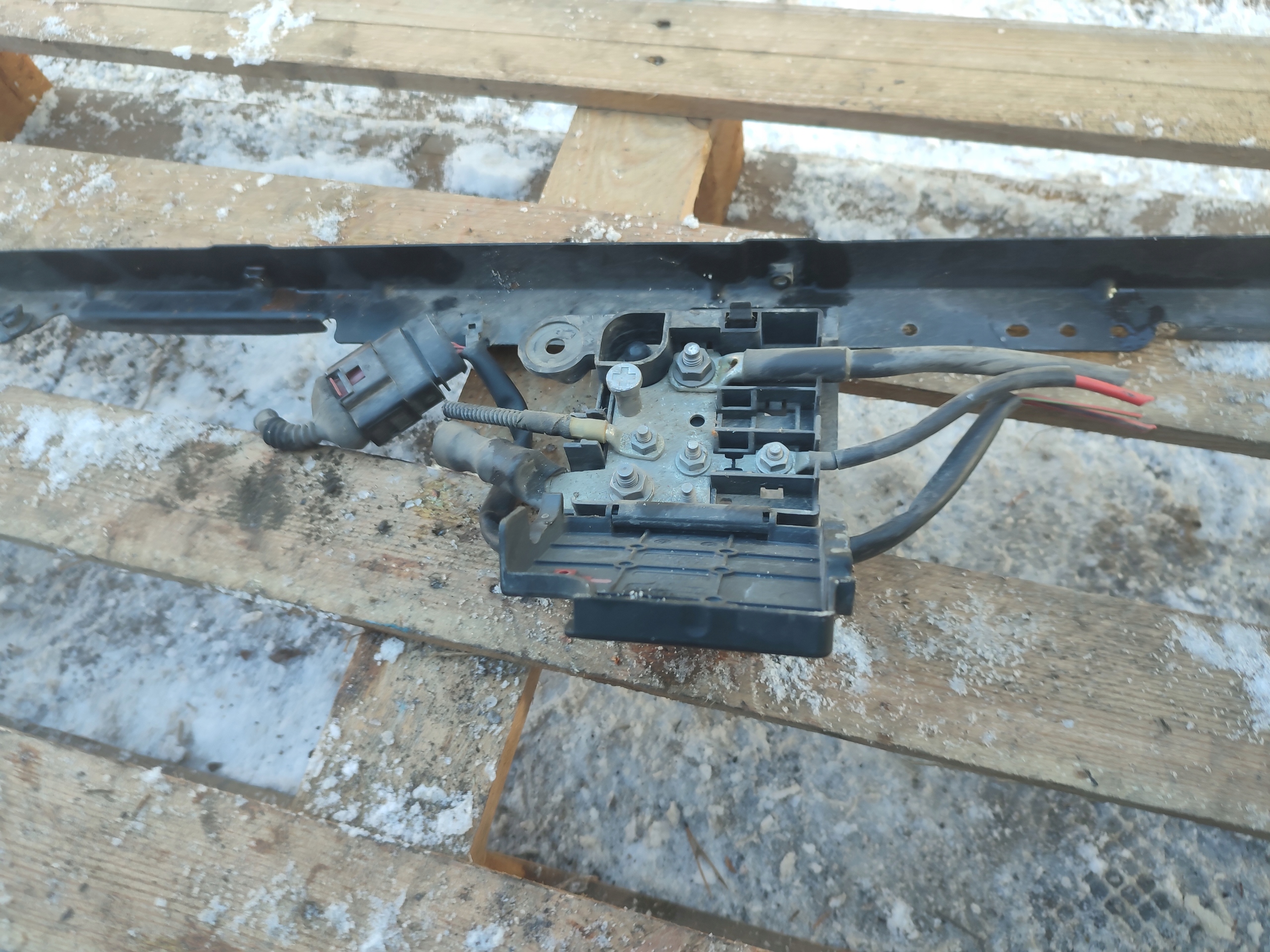Rozdzielacz pradowy AUDI A4 B8 8K A5 8T 8K0937517A