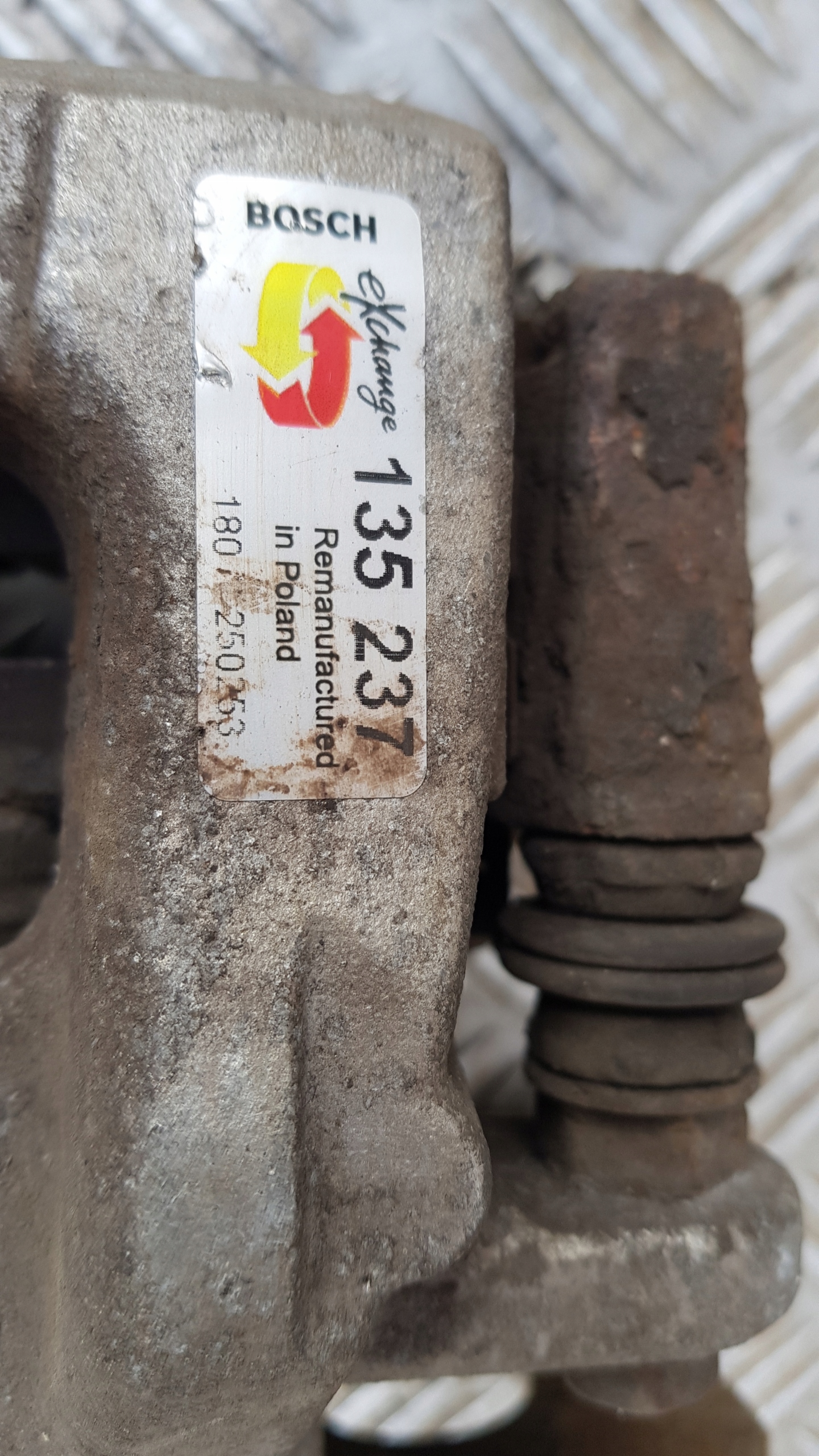 TOYOTA YARIS II Bremssattel Bremse Sattel Brems- heck links oder rechts